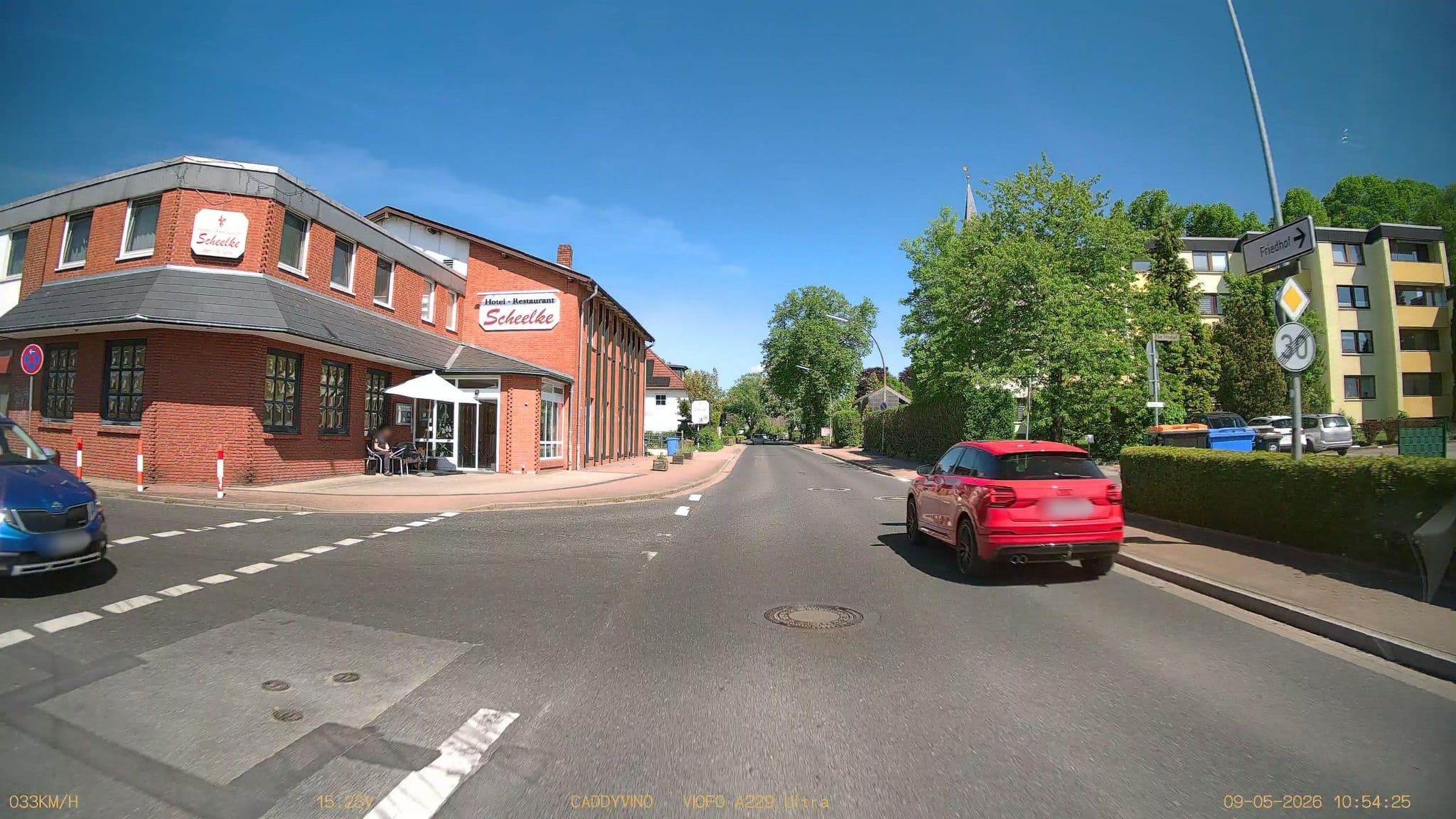 Street view near Hotel Restaurant Scheelke, Kisdorf — © DruideBizeps (CC BY-SA · Mapillary)