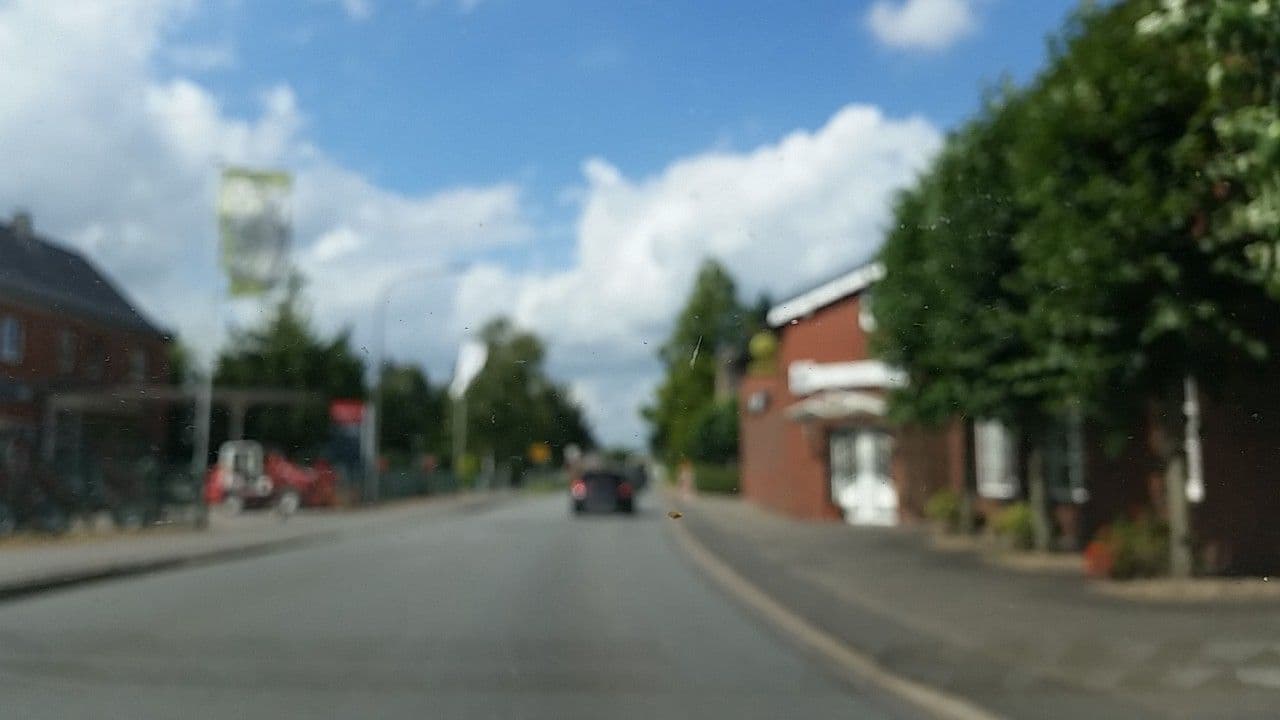 Street view near Behncke Erich, Jörg Gasthof, Barmstedt — © tian (CC BY-SA · Mapillary)