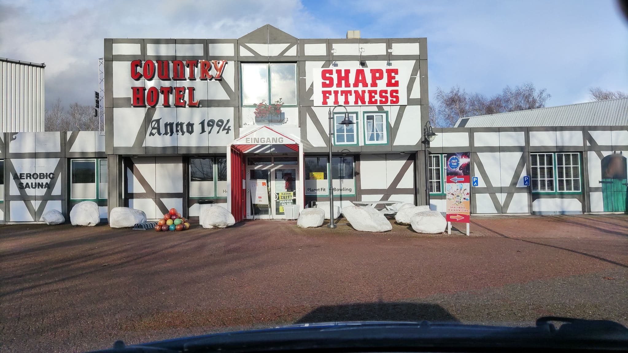 Street view near Shape Sport Club Hotel, Winsen — © hotteliene (CC BY-SA · Mapillary)