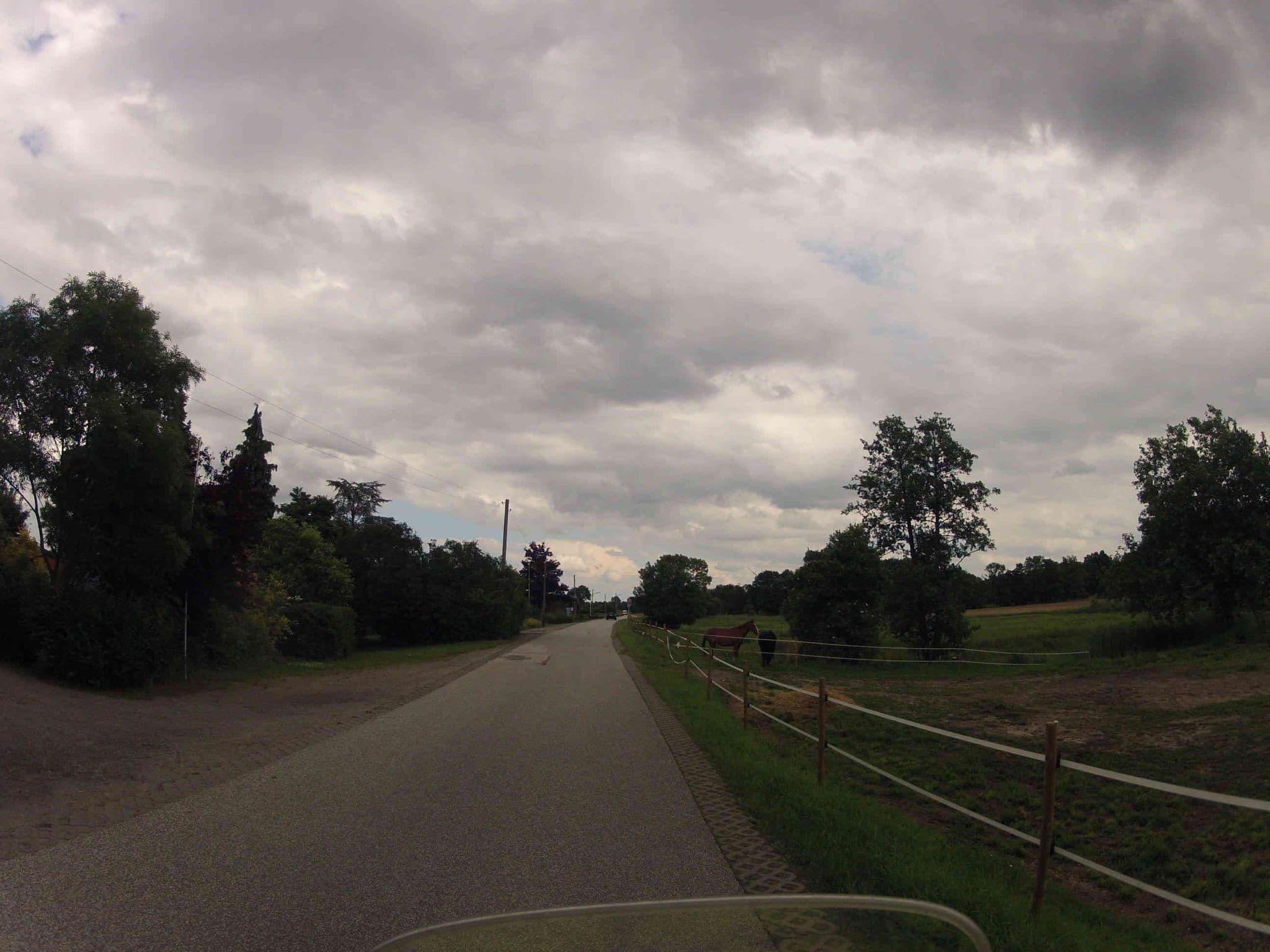 Street view near Kücken's Gasthof Inh. Hans-Dirk Hahn, Kirchwerder — © jacques_n (CC BY-SA · Mapillary)