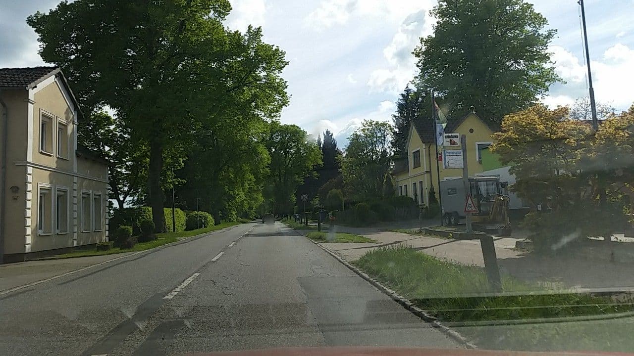Street view near Werner Liedtke, Volksdorf — © tian (CC BY-SA · Mapillary)