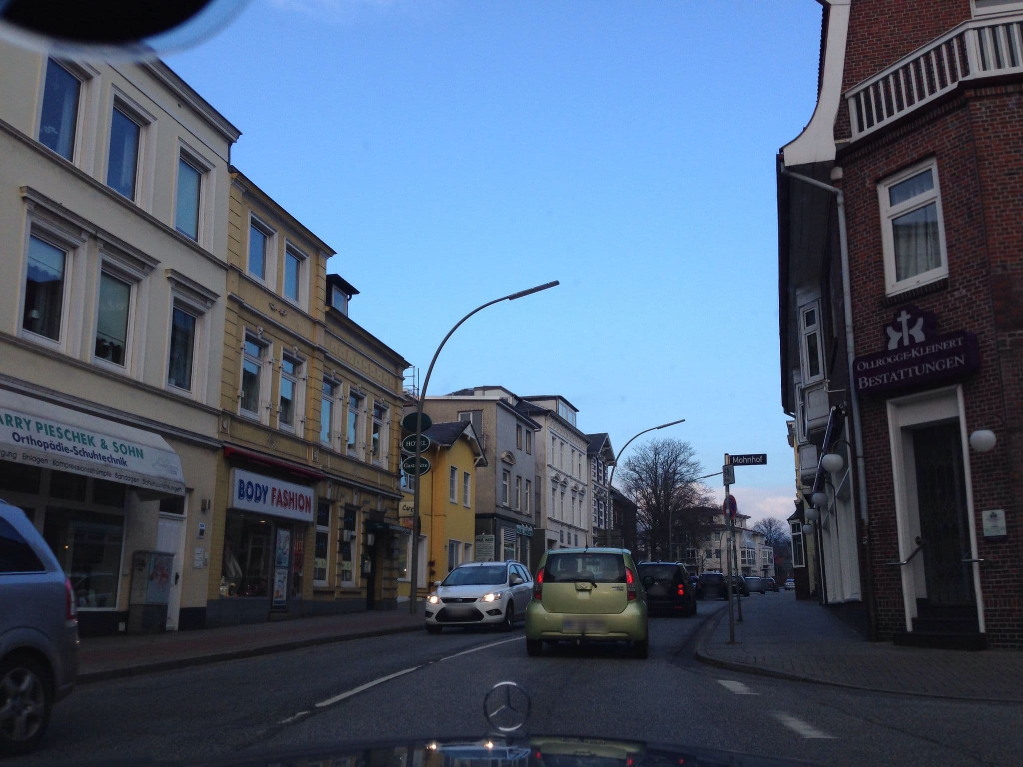 Street view near Hotel Lauenburger Hof, Bergedorf — © mjay (CC BY-SA · Mapillary)