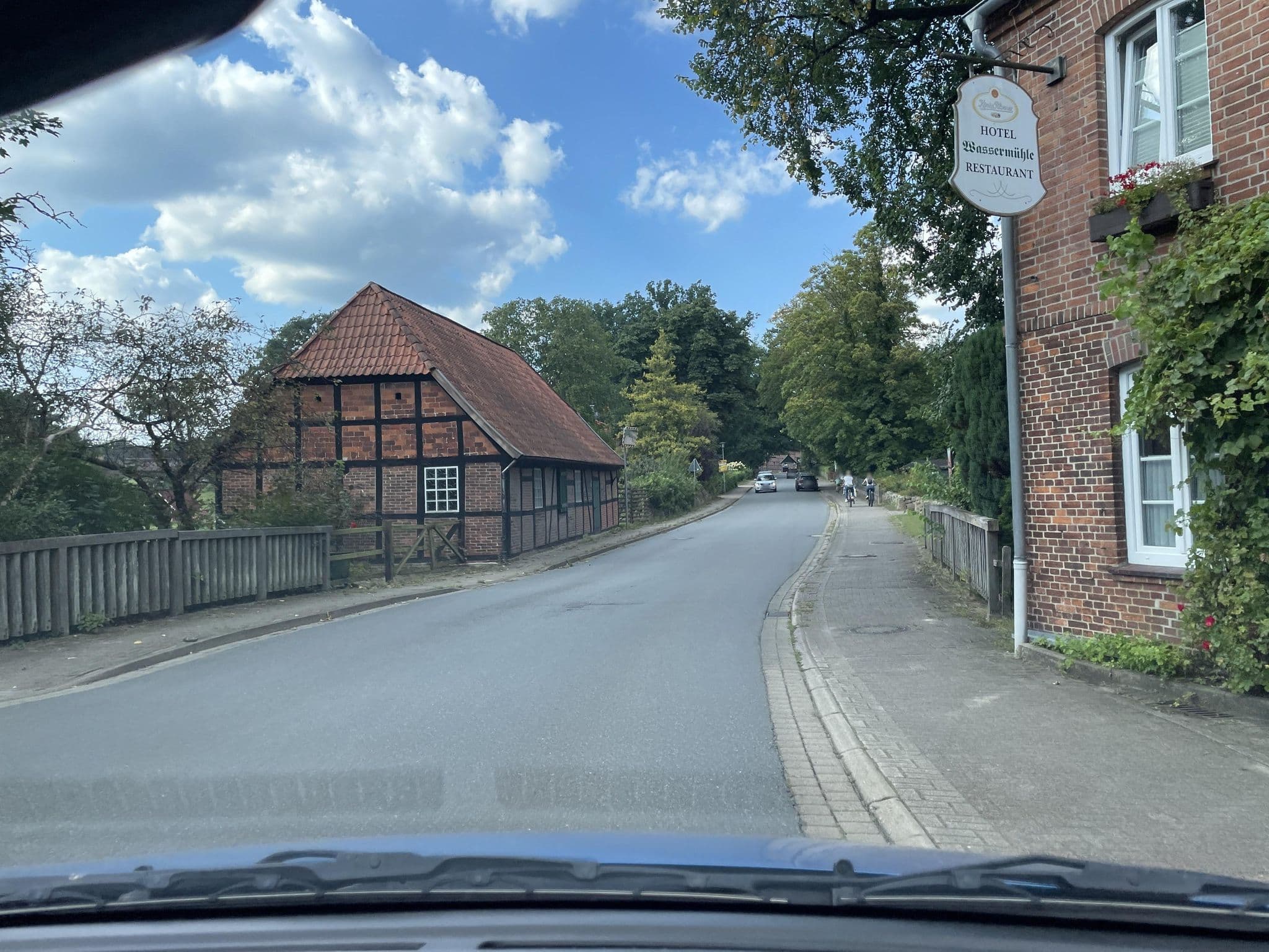 Street view near Wassermühle Heiligenthal, Südergellersen — © hotteliene (CC BY-SA · Mapillary)