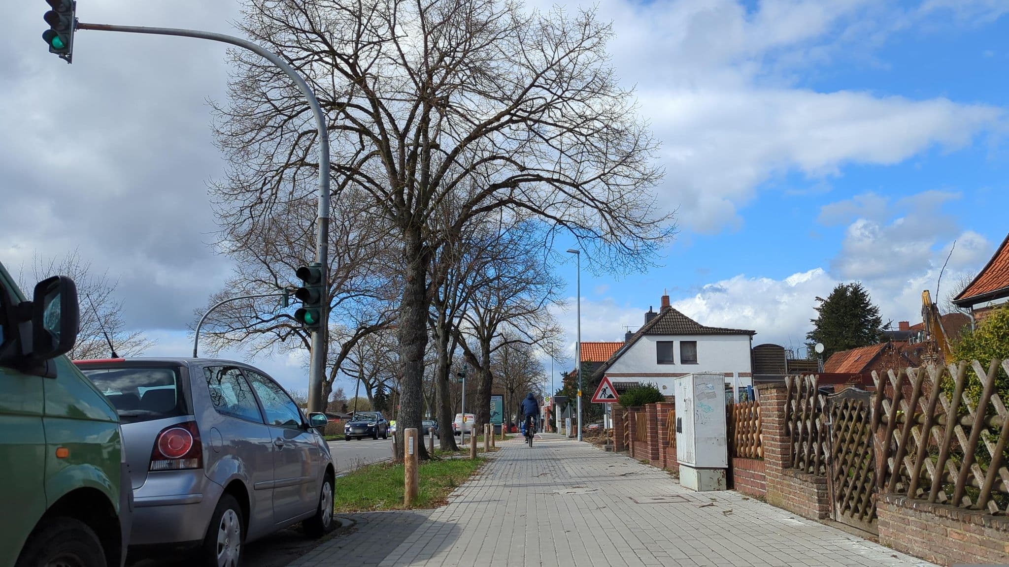 Street view near Verkehrsbetrieb Osthannover GmbH, Lüneburg — © hotteliene (CC BY-SA · Mapillary)
