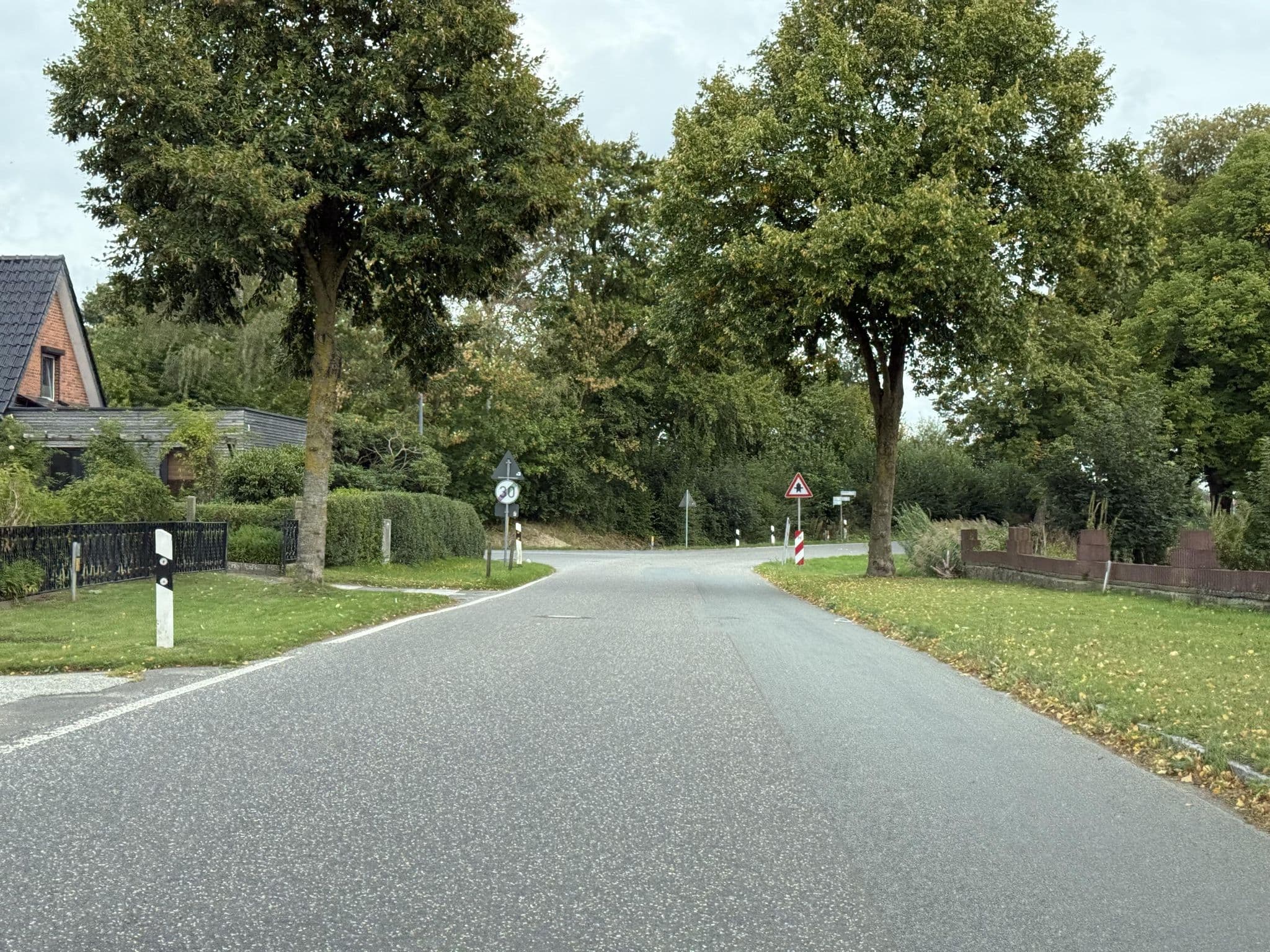Street view near Senioren-Pflege-Pension Bälauer Hof GmbH, Breitenfelde — © SweetView (CC BY-SA · Mapillary)