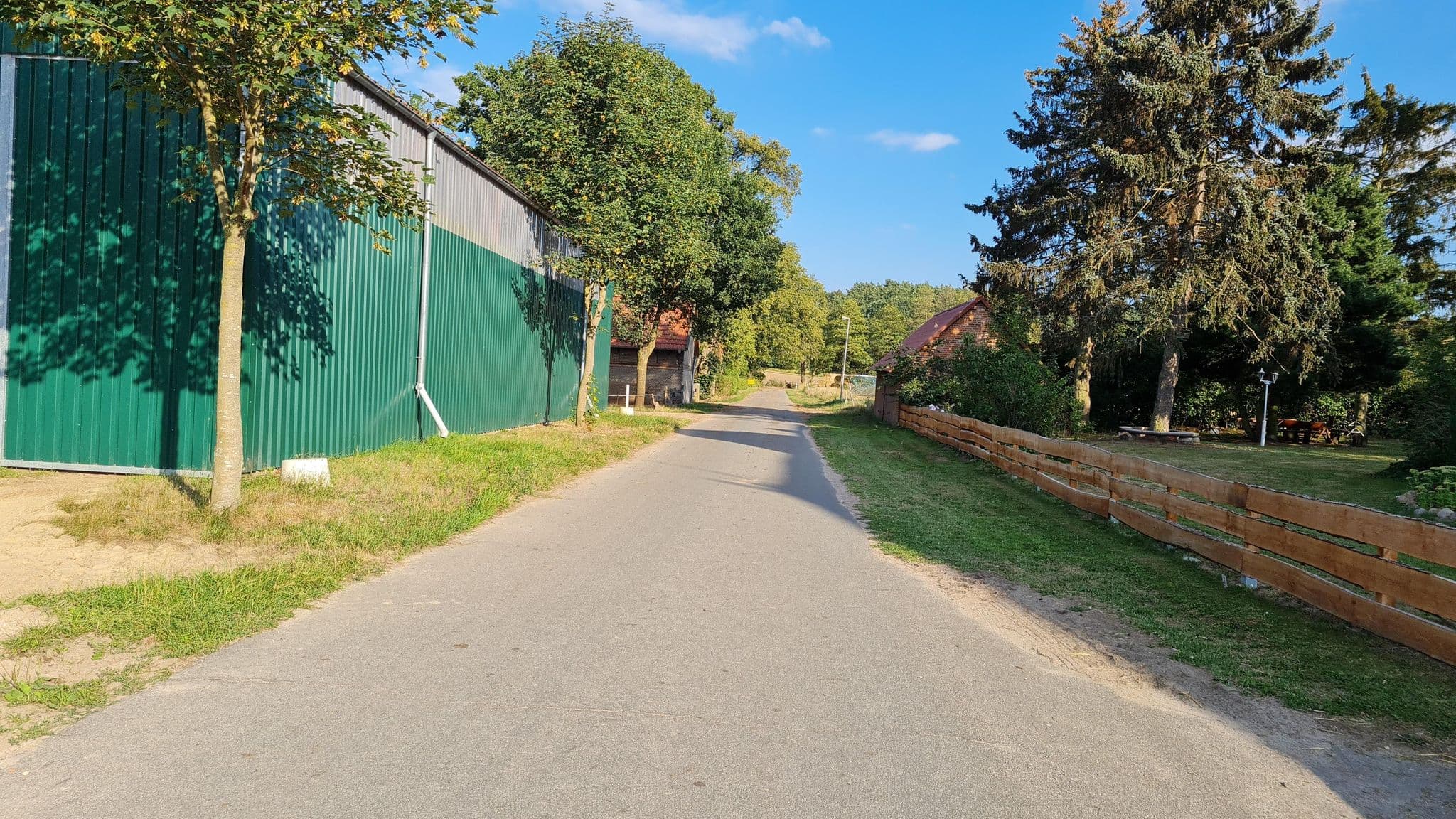Street view near Ferienhof Meyer, Nahrendorf — © joeschr (CC BY-SA · Mapillary)