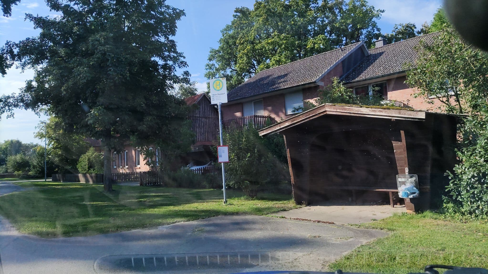 Street view near Zum Goldenen Apfel, Himbergen — © hotteliene (CC BY-SA · Mapillary)