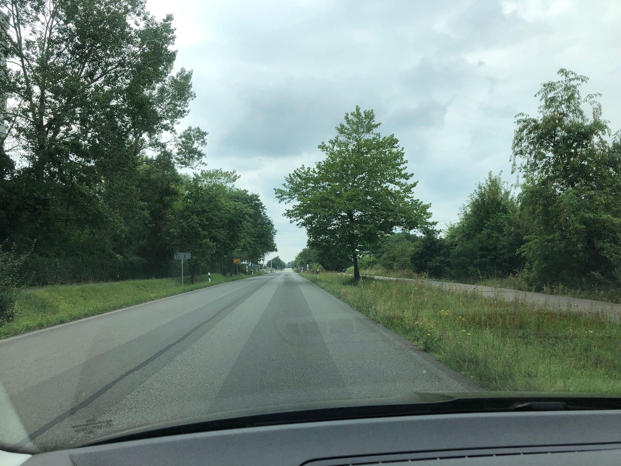 Street view near Europa Hotel Schwerin, Klein Rogahn — © hearby1611 (CC BY-SA · Mapillary)