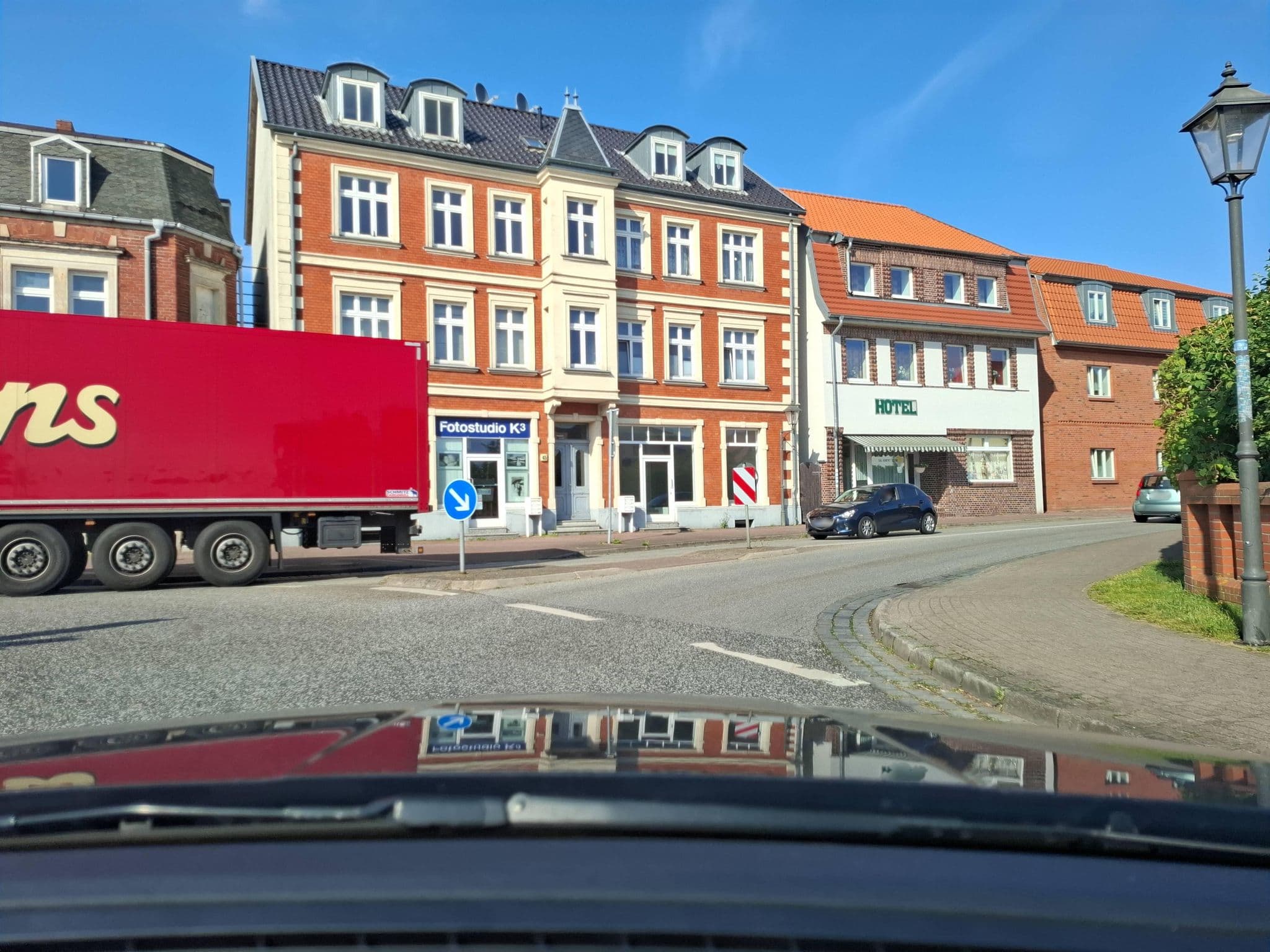 Street view near Hotel Merten, Neustadt-Glewe — © Jaschu31311 (CC BY-SA · Mapillary)