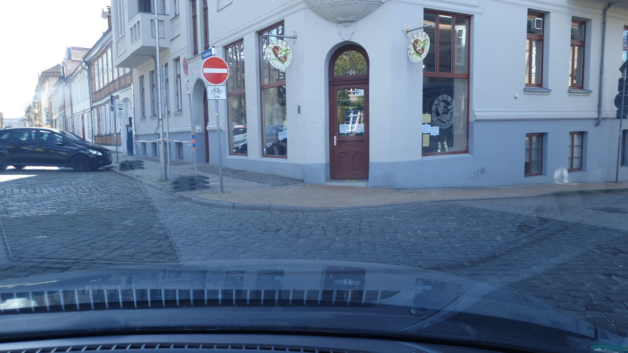Street view near Ferienwohnung an der Schelfkirche, Schelfstadt — © tomatsn (CC BY-SA · Mapillary)