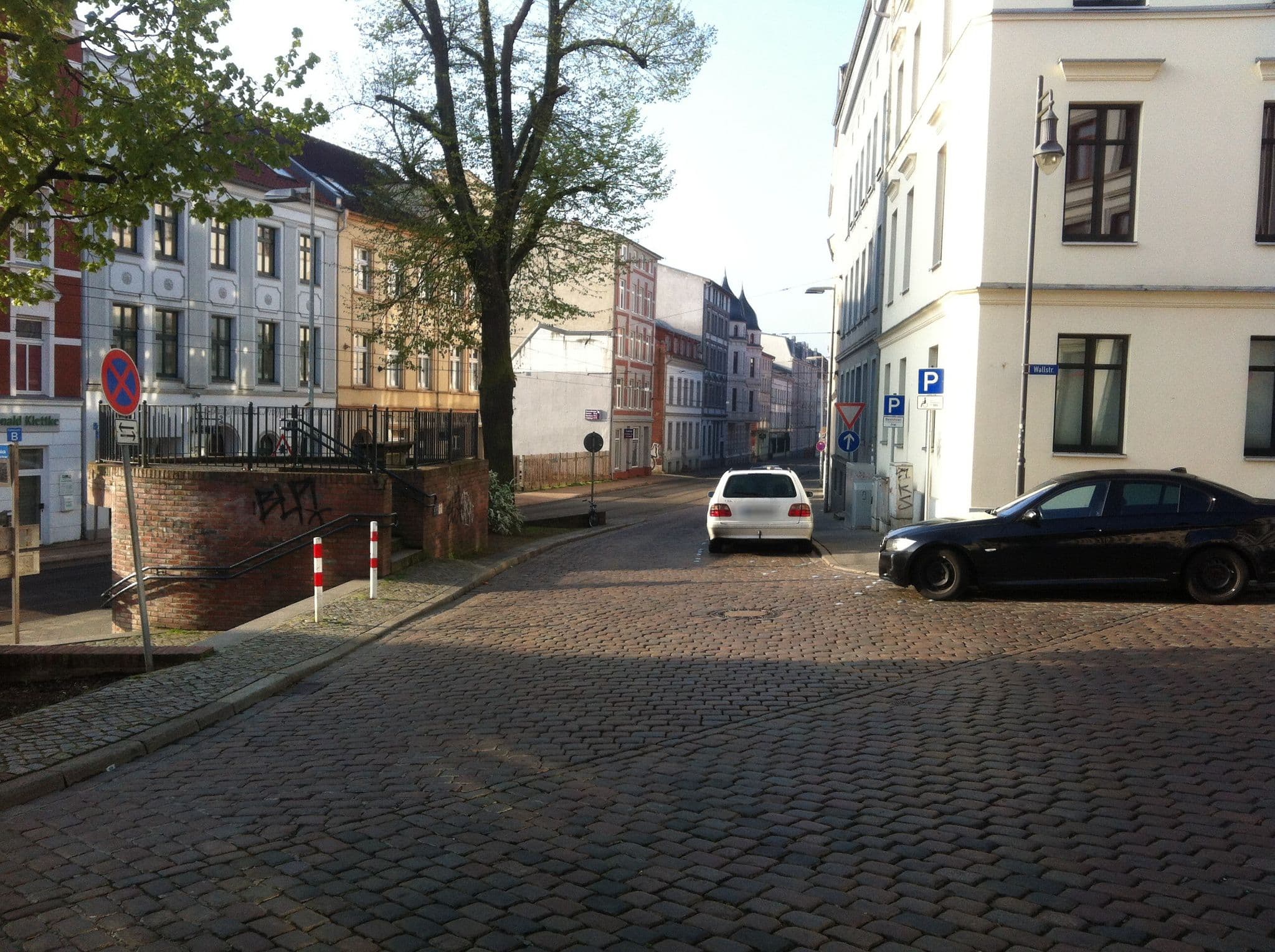 Street view near GOETHE Hotelbetriebsgesellschaft, Feldstadt — © georginakirrin (CC BY-SA · Mapillary)