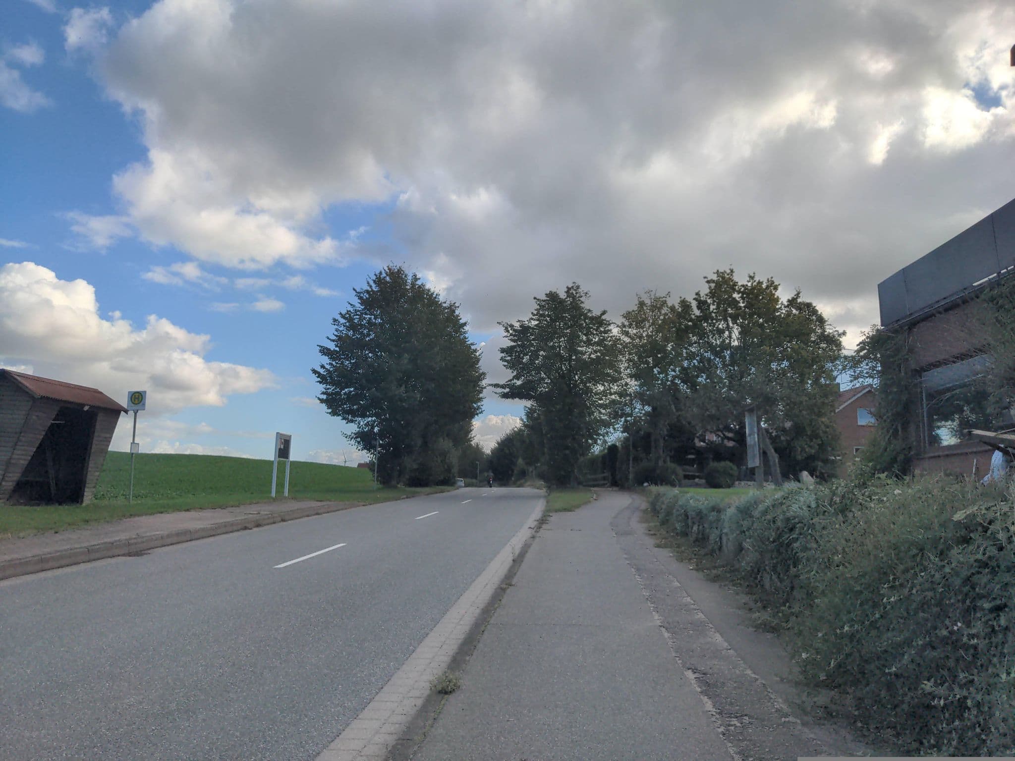 Street view near Bauernhof Schloßblick, Bösdorf — © rasmustravemnd (CC BY-SA · Mapillary)