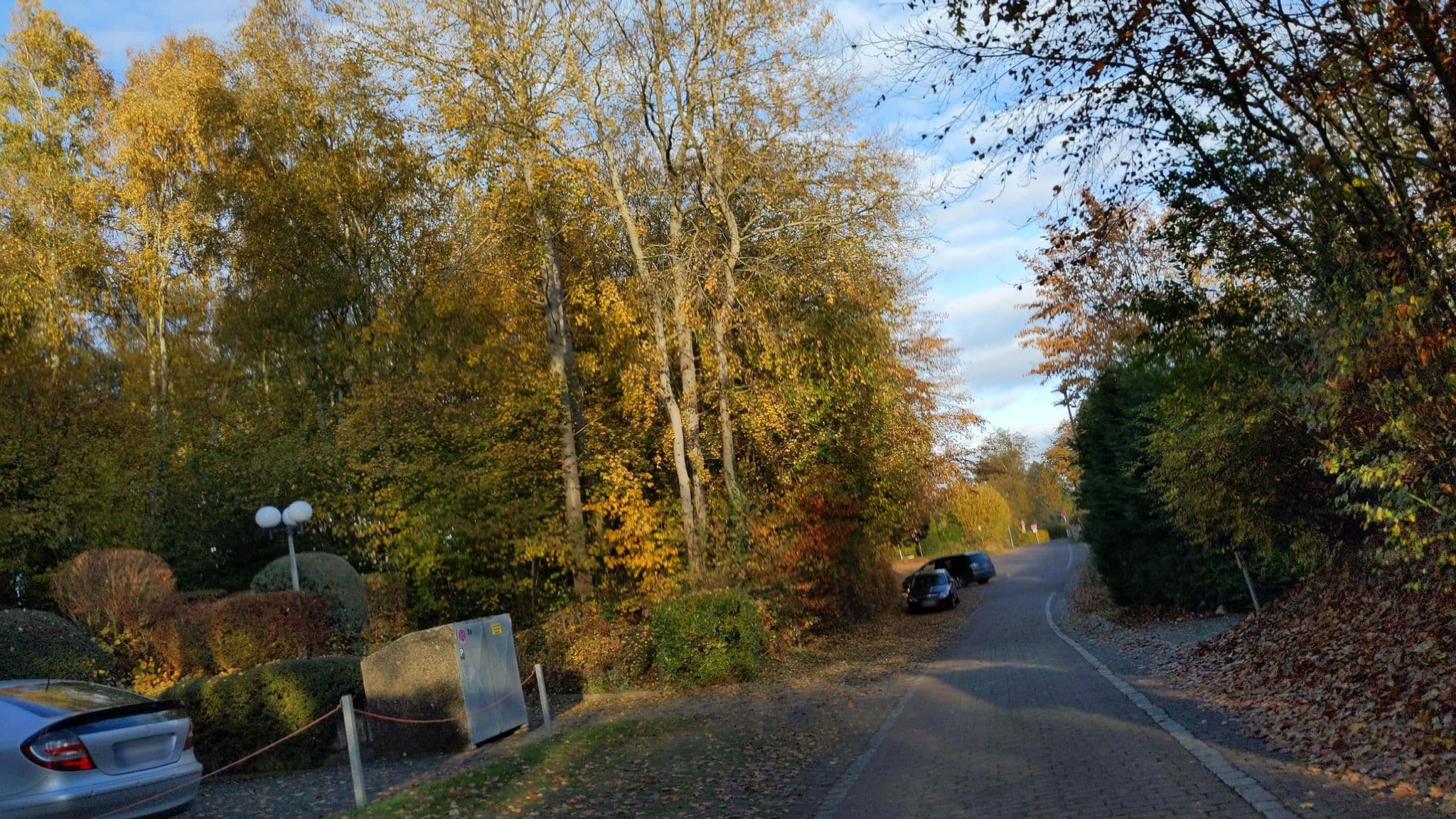 Street view near Gästehaus Vogelsang Vermittlung von Ferienwohnungen, Sierksdorf — © rasmustravemnd (CC BY-SA · Mapillary)
