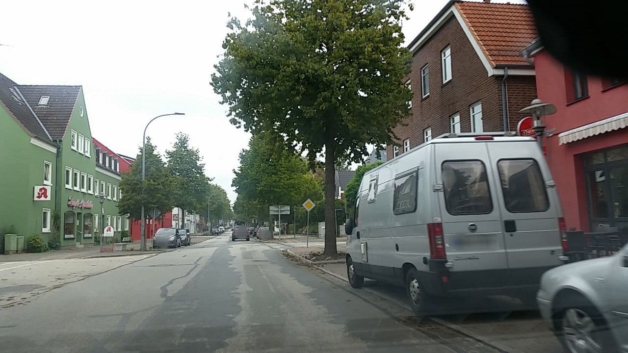Street view near Der Gutschmecker Bad Segeberg, Bad Segeberg — © tian (CC BY-SA · Mapillary)
