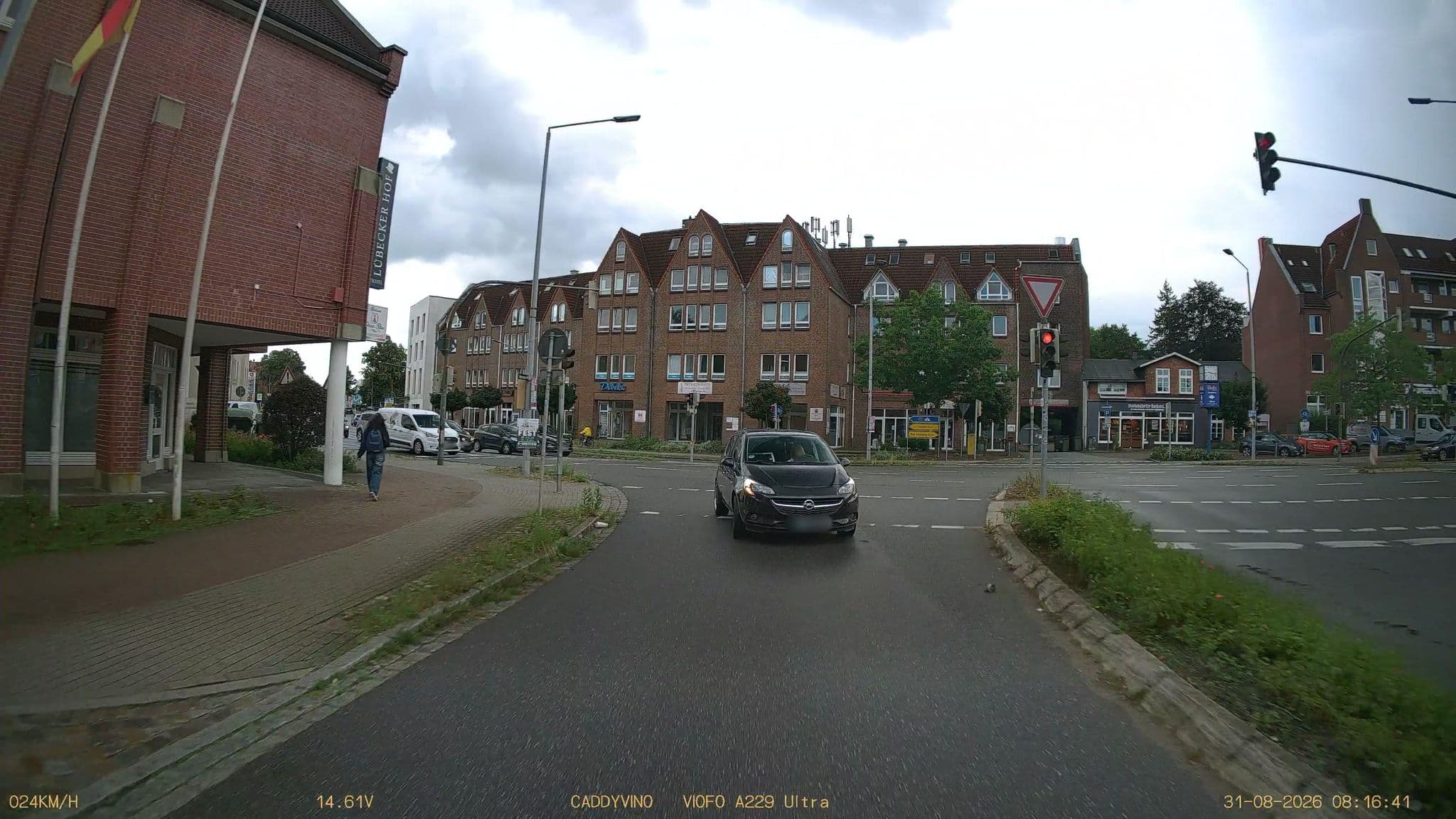 Street view near Golden Tulip Lübecker Hof, Stockelsdorf — © DruideBizeps (CC BY-SA · Mapillary)