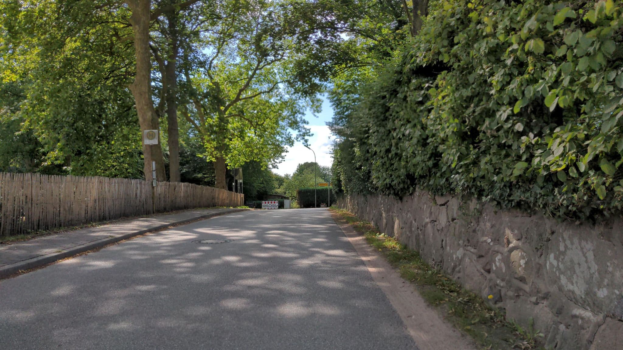 Street view near Ferien Hotel Bad Malente, Malente — © rasmustravemnd (CC BY-SA · Mapillary)