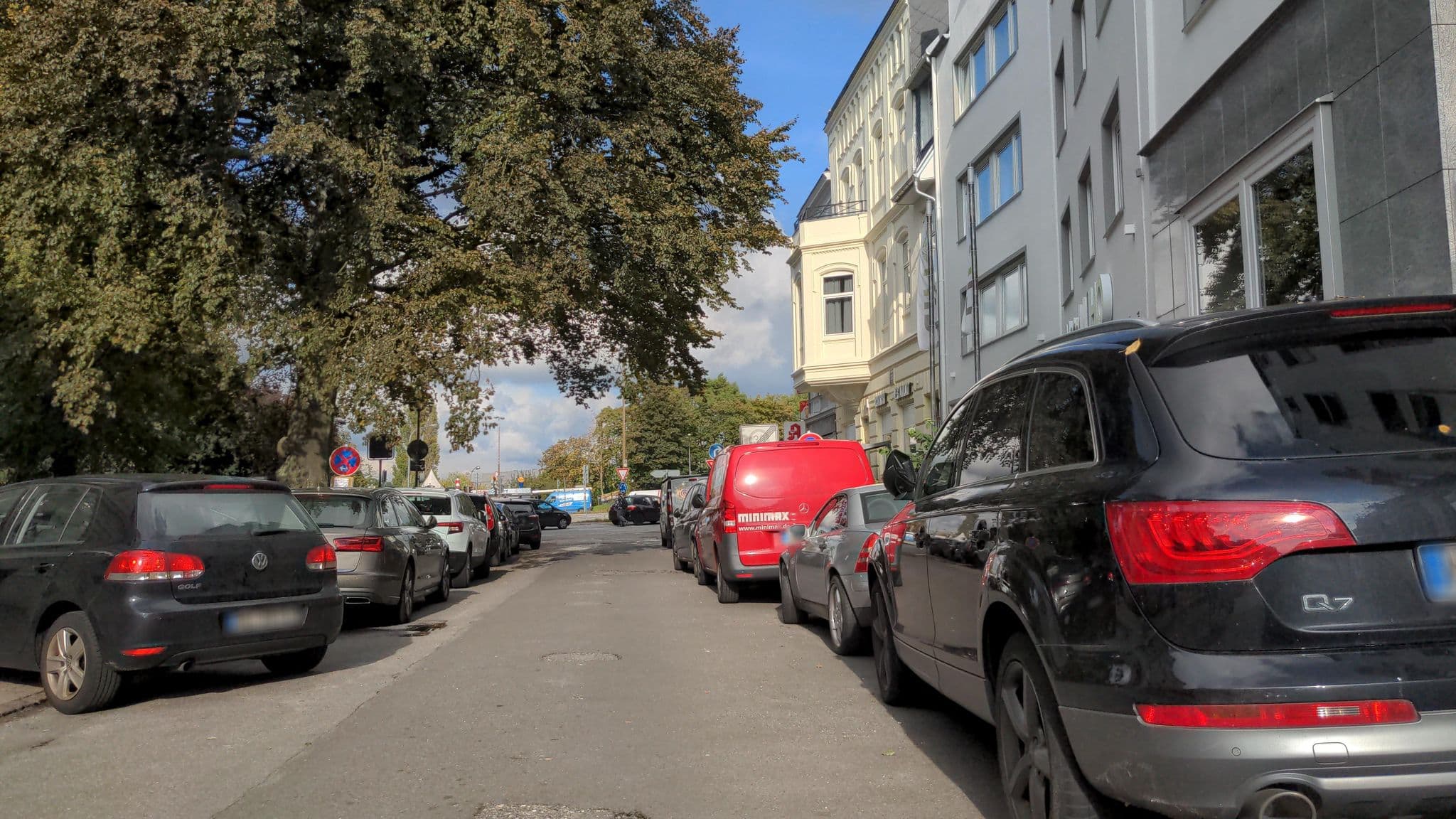Street view near Park Hotel Am Lindenplatz, Lübeck — © rasmustravemnd (CC BY-SA · Mapillary)