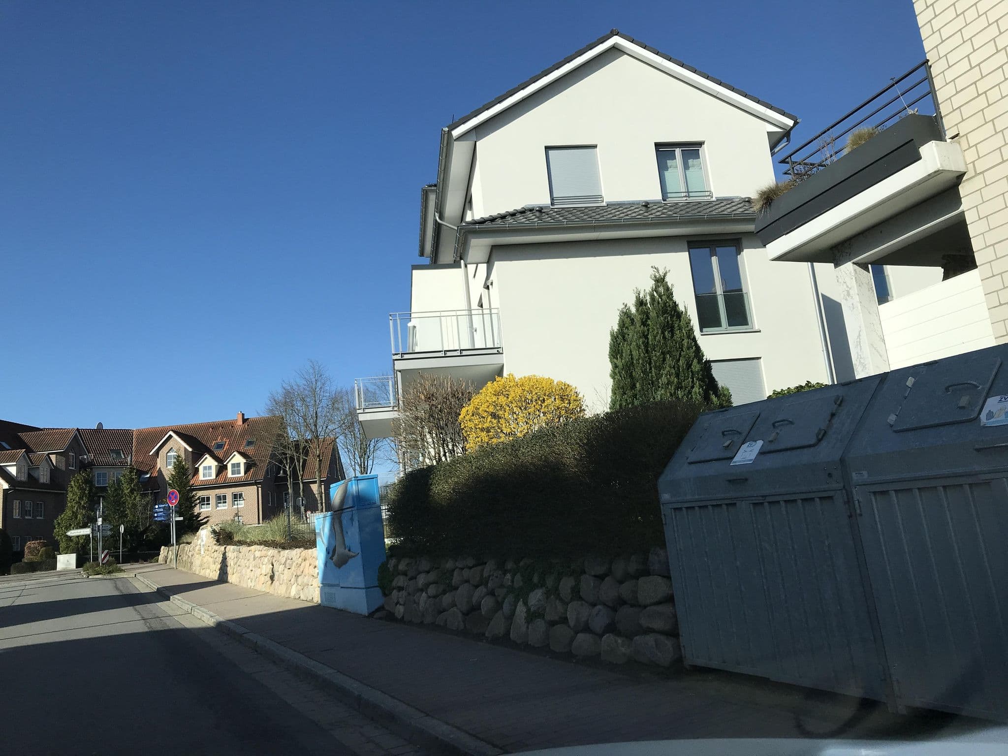 Street view near Hotel Villa Scharbeutz, Scharbeutz — © juliansaa_ (CC BY-SA · Mapillary)