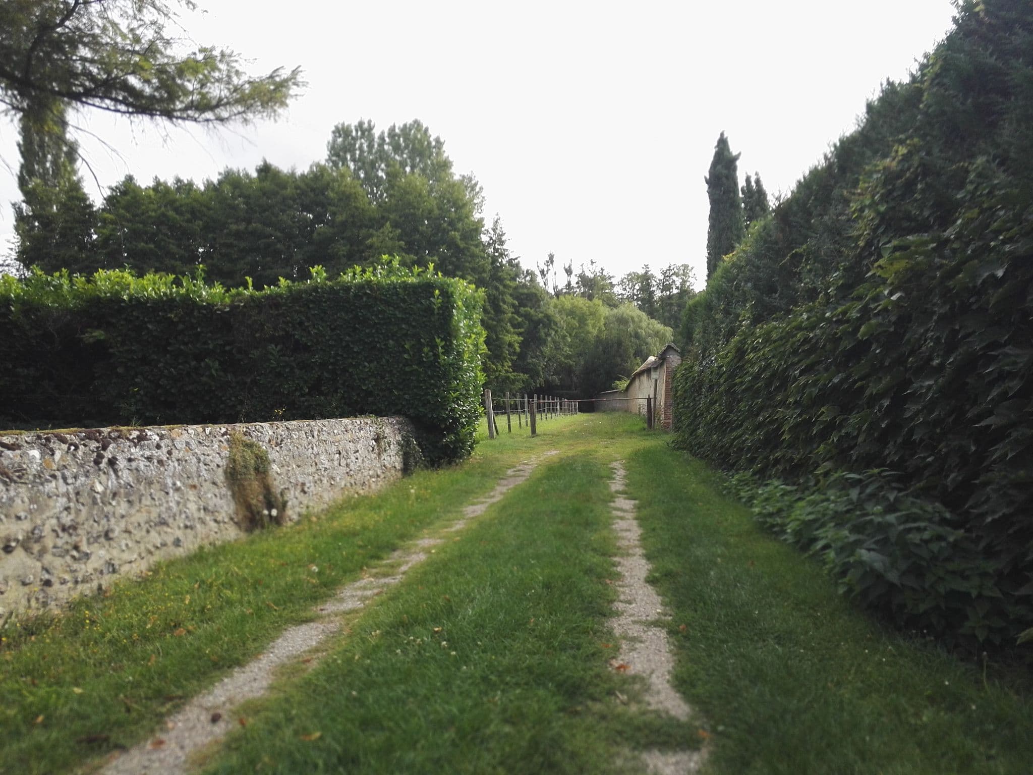 Street view near Clos de Mondétour, Houlbec-Cocherel — © boubou (CC BY-SA · Mapillary)
