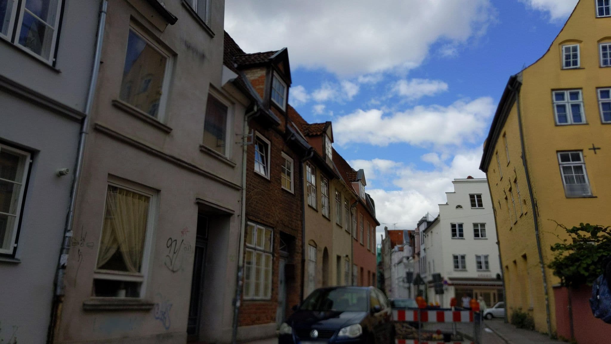 Street view near Ferienwohnung im Jakobiviertel, Lübeck — © rasmustravemnd (CC BY-SA · Mapillary)