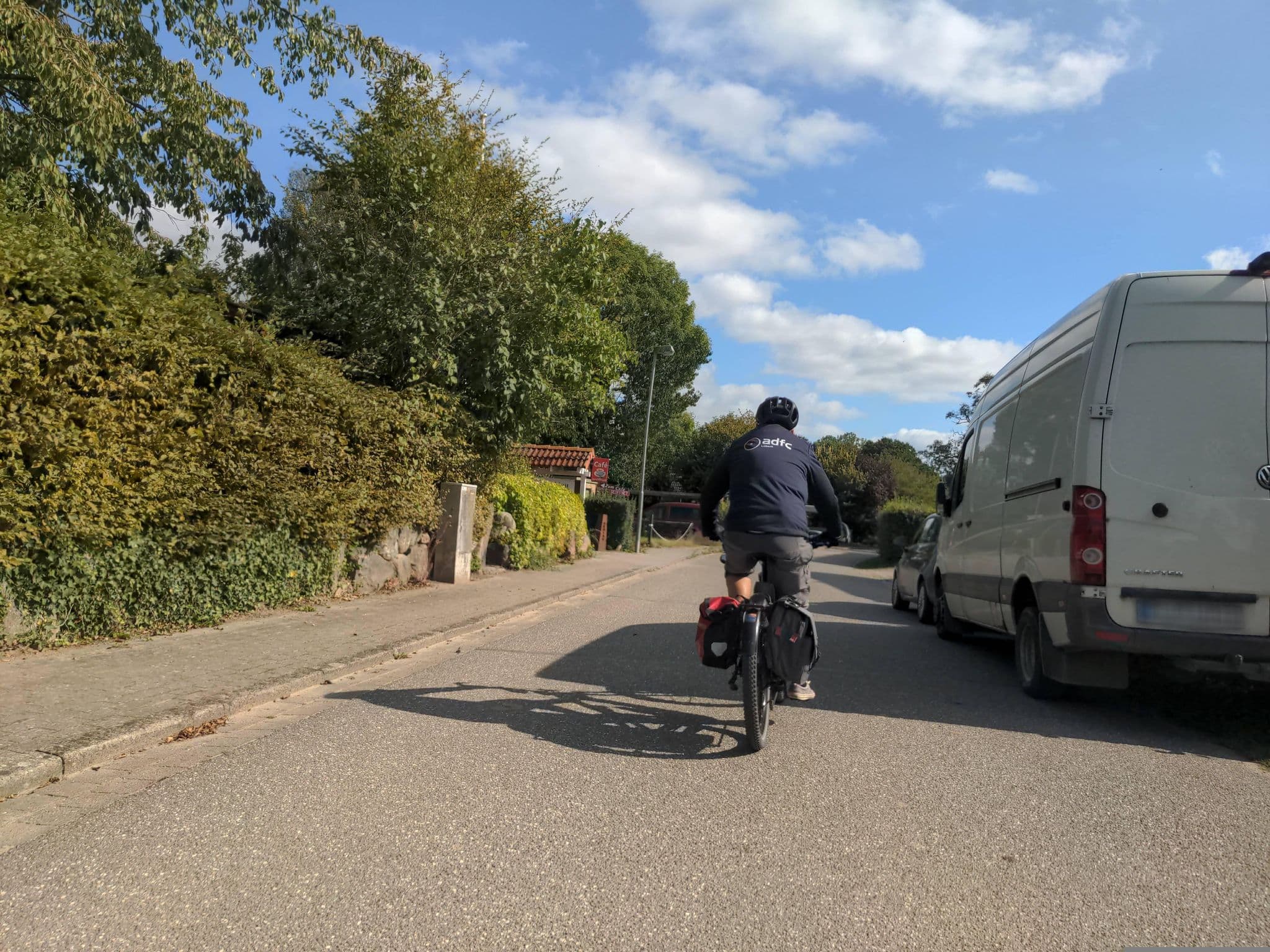 Street view near Café von Behlau, Bösdorf — © rasmustravemnd (CC BY-SA · Mapillary)