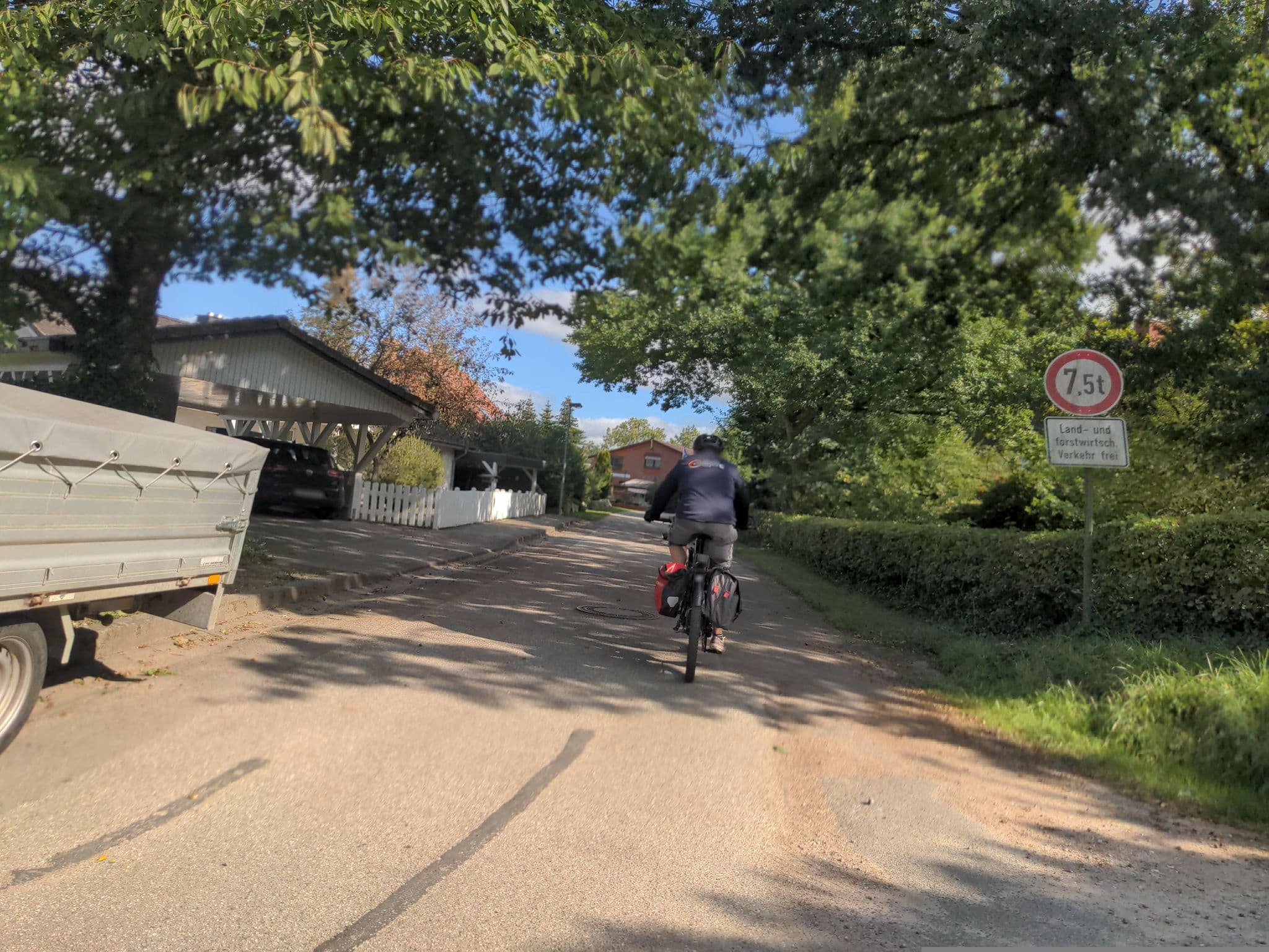 Street view near Axthelm Angelika Ferienwohnungsvermietung, Rolf, Bösdorf — © rasmustravemnd (CC BY-SA · Mapillary)