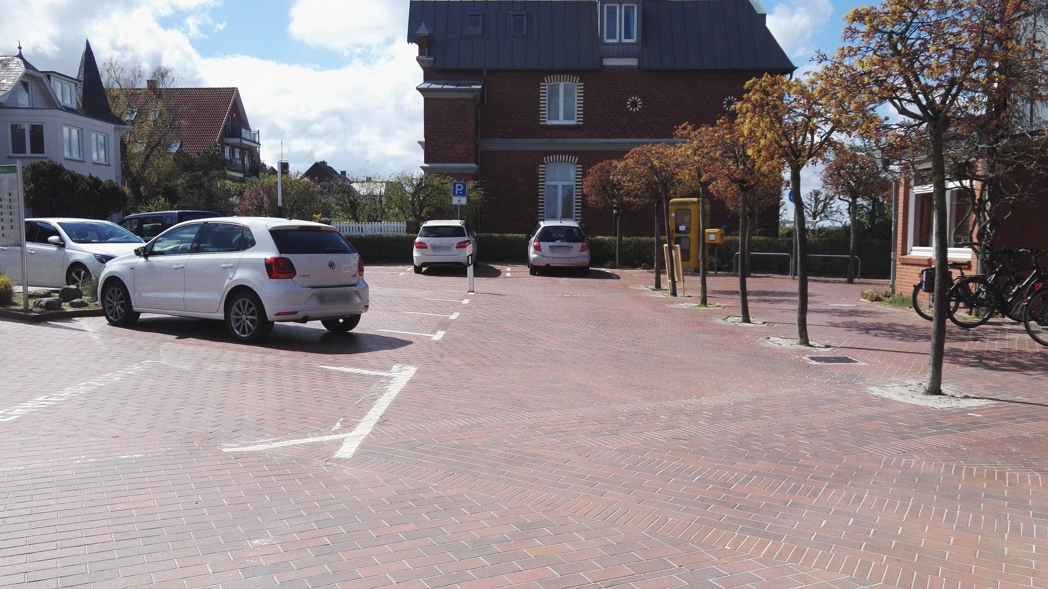 Street view near Appartement-Service-Laboe Haus Seewind, Laboe — © aceini (CC BY-SA · Mapillary)
