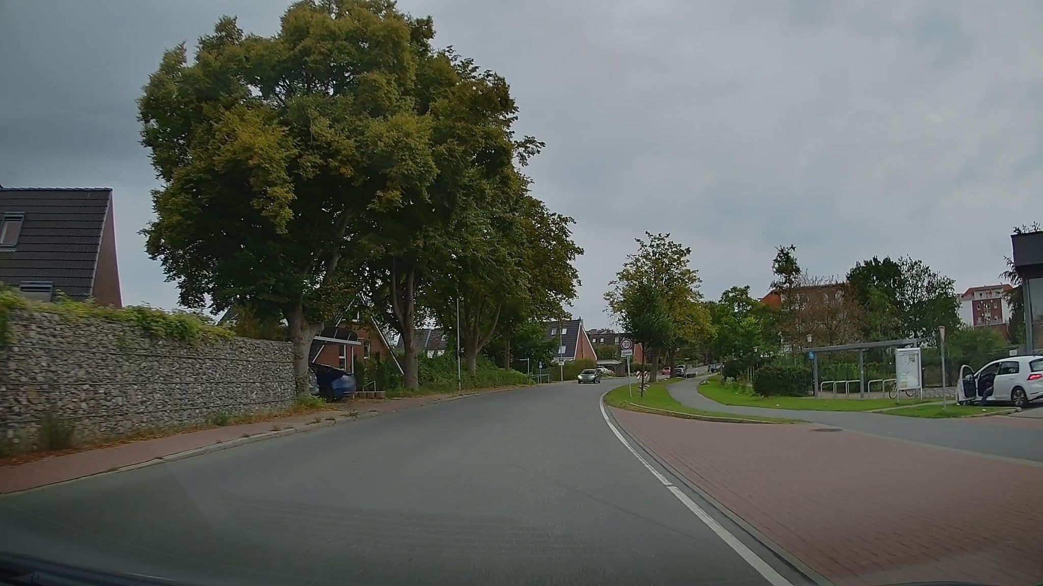 Street view near Familienhaus Mönkeberg, Mönkeberg — © hendel (CC BY-SA · Mapillary)