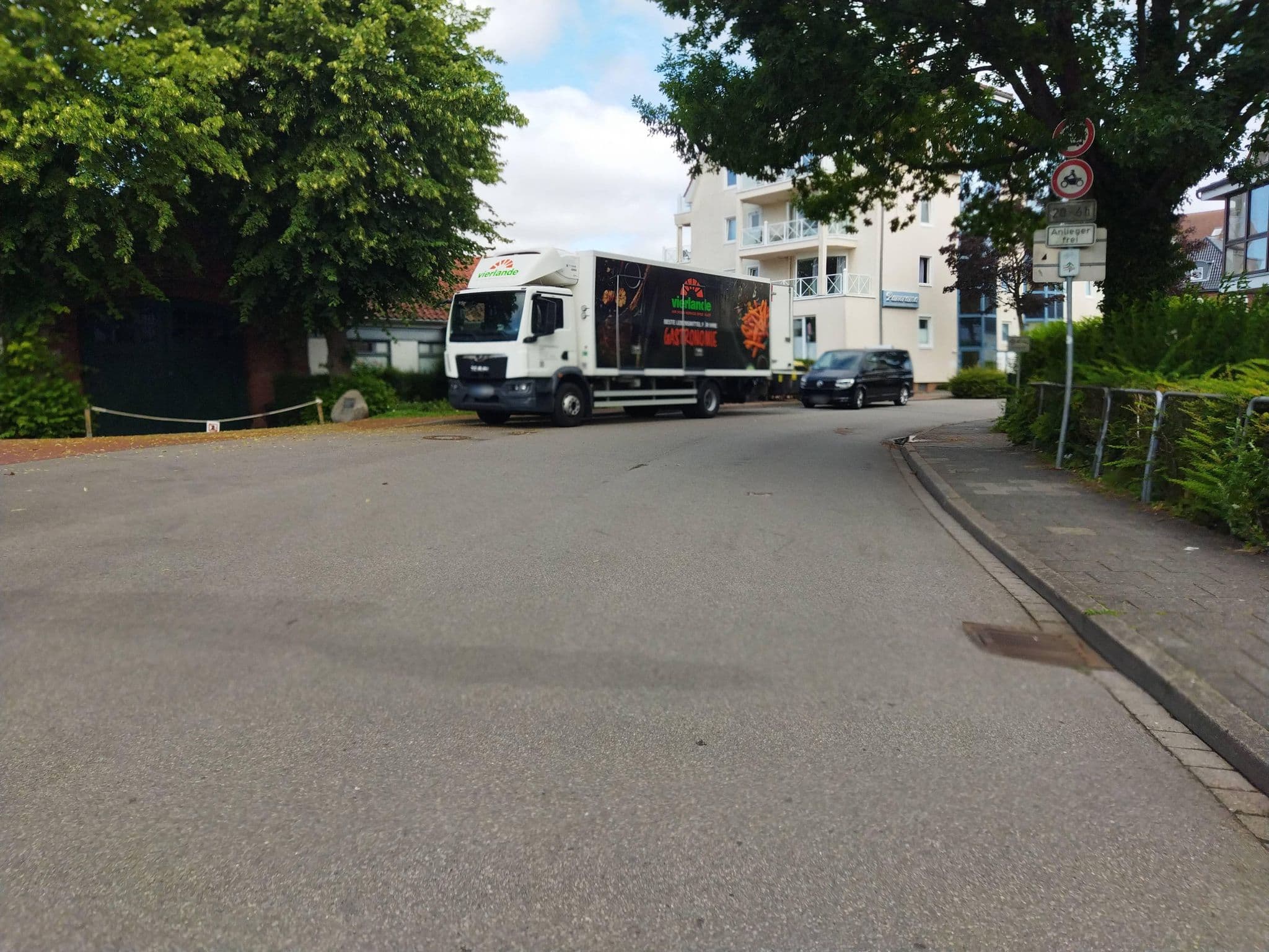 Street view near Anlage Hafenblick, Laboe — © changchun1 (CC BY-SA · Mapillary)