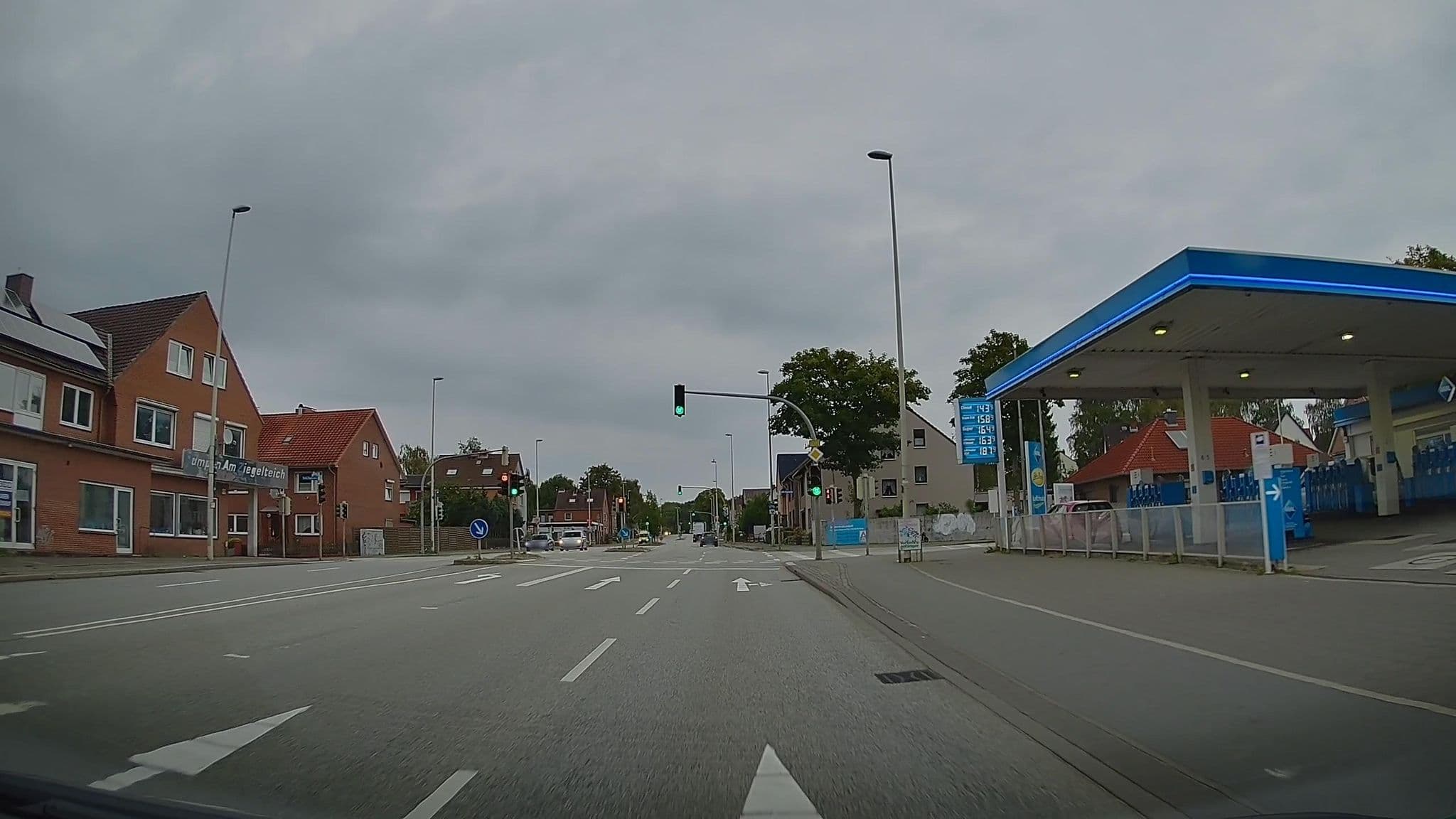 Street view near Zimmervermietung-Kiel-Ost, Kiel — © hendel (CC BY-SA · Mapillary)