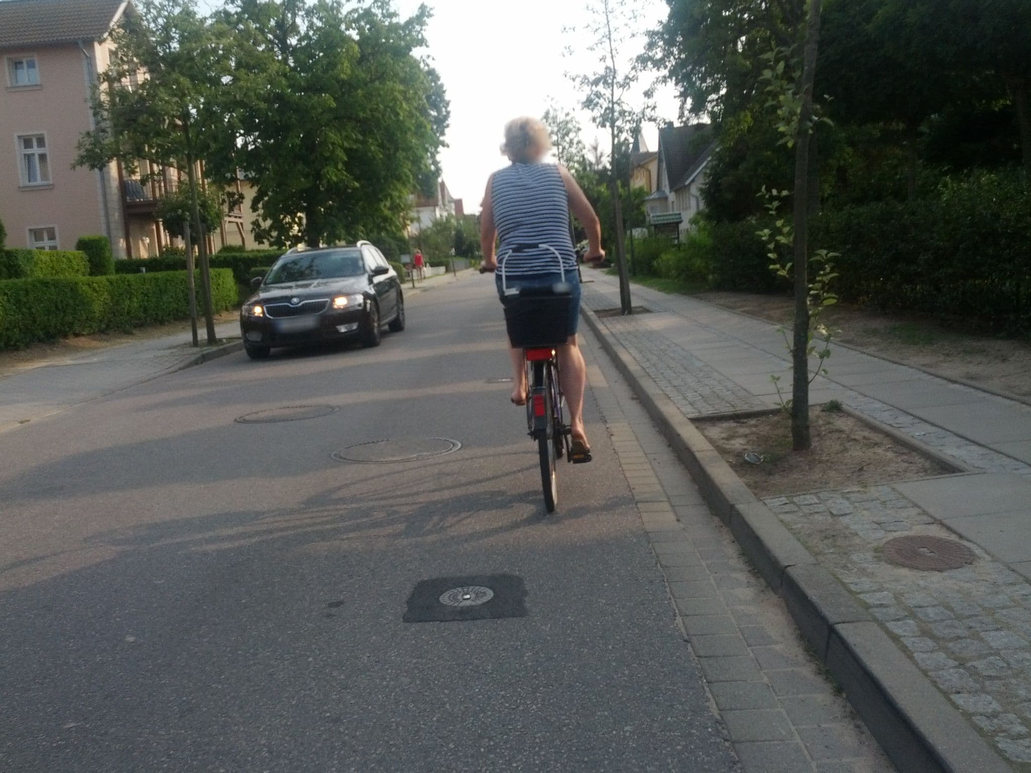 Street view near Upstalsboom Ferienwohnungen Haus Kühlung, Ostseebad Kühlungsborn — © zoegglmeyr (CC BY-SA · Mapillary)