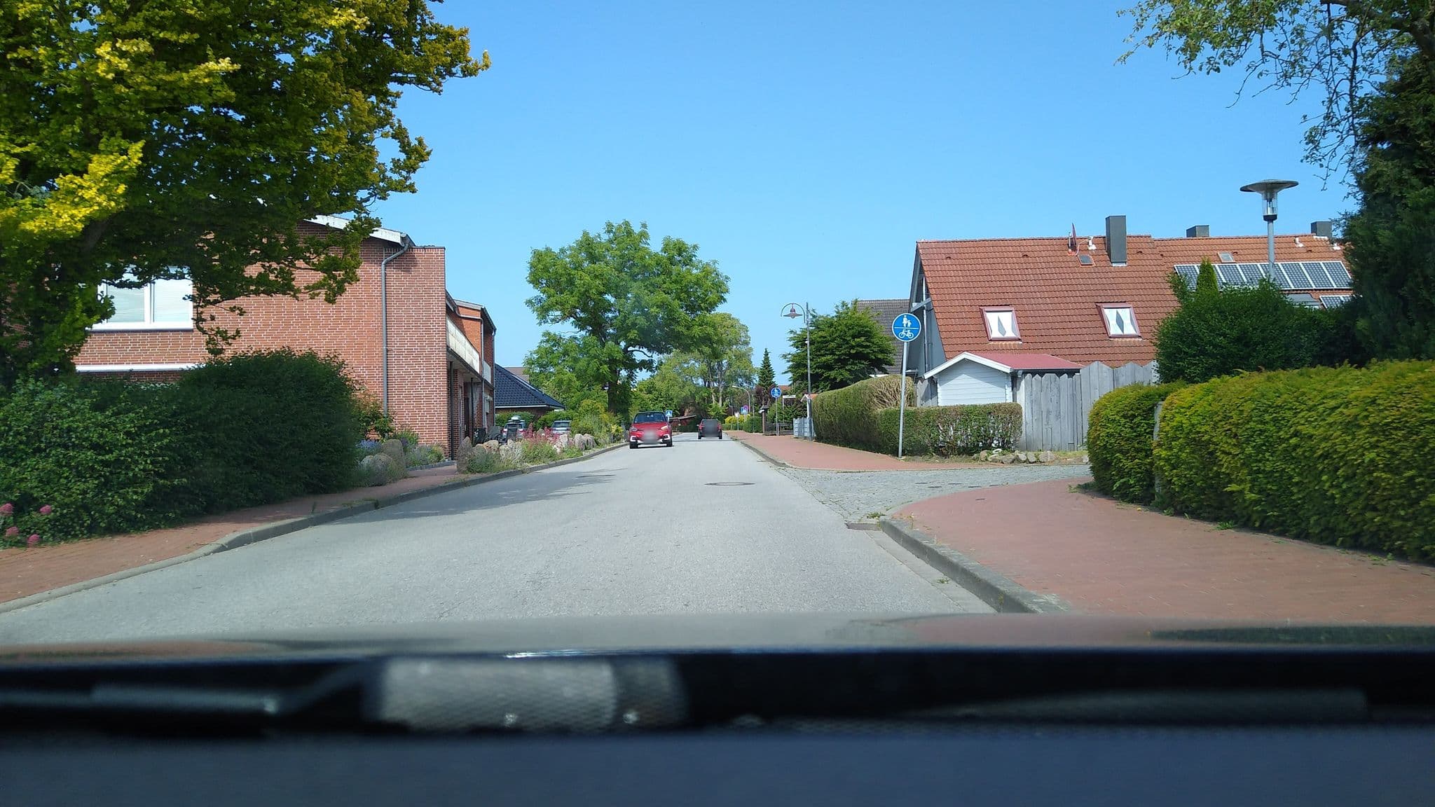 Street view near Haus Schwoon - Urlaub auf dem Bauernhof, Kellenhusen — © mike409 (CC BY-SA · Mapillary)