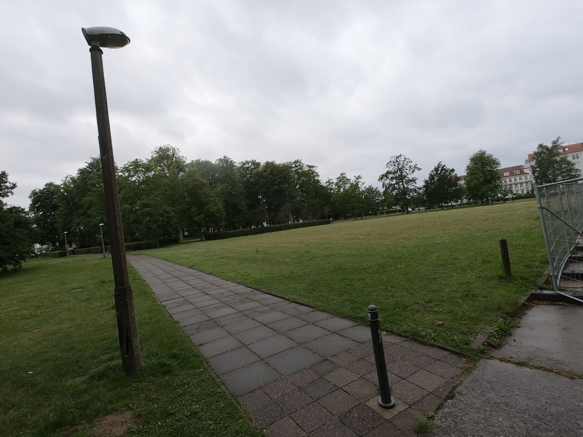 Street view near Meerwasserschwimmhalle West, Ostseebad Kühlungsborn — © carlheinz (CC BY-SA · Mapillary)