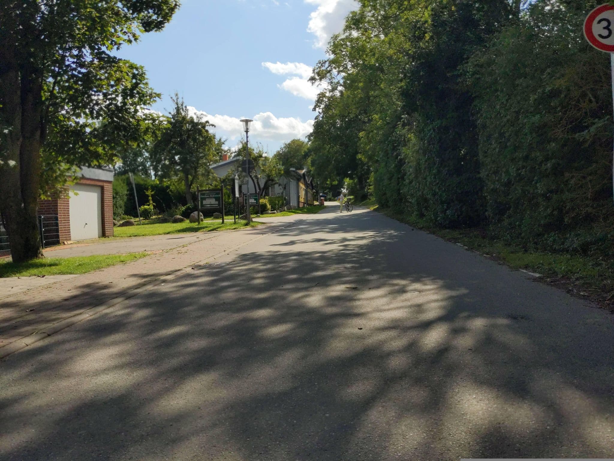 Street view near Ferienhaus Redewischer Koje Ostseebad Boltenhagen, Ostseebad Boltenhagen — © rasmustravemnd (CC BY-SA · Mapillary)