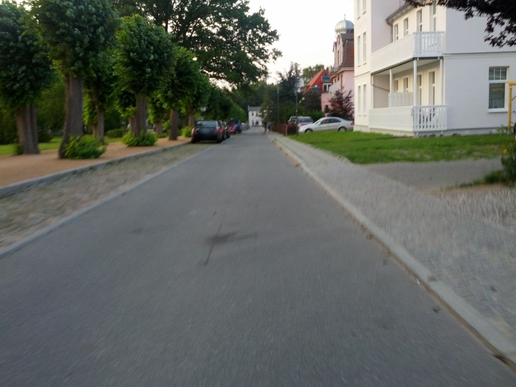 Street view near Minerva, Ostseebad Kühlungsborn — © zoegglmeyr (CC BY-SA · Mapillary)