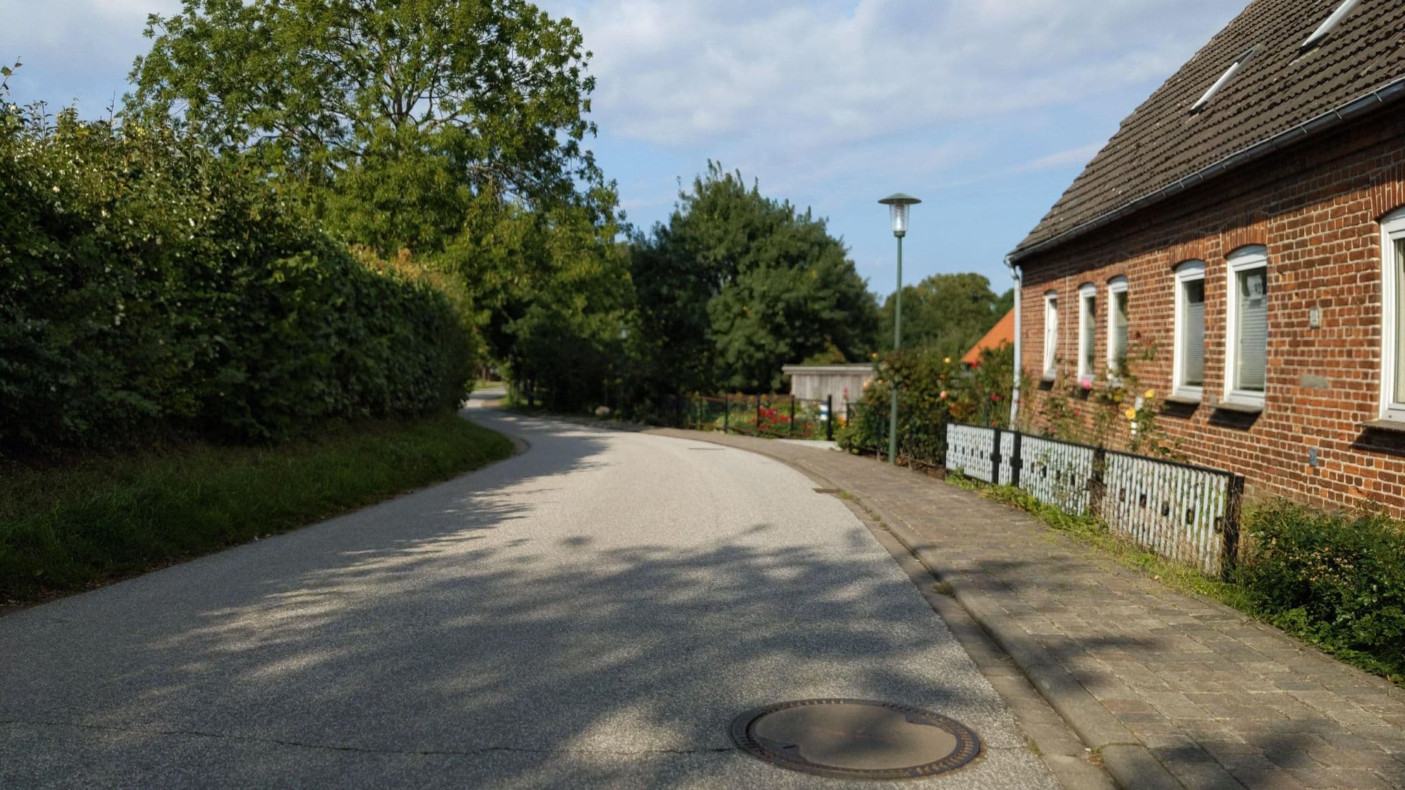 Street view near Ferienhaus Smutje, Kalkhorst — © rasmustravemnd (CC BY-SA · Mapillary)