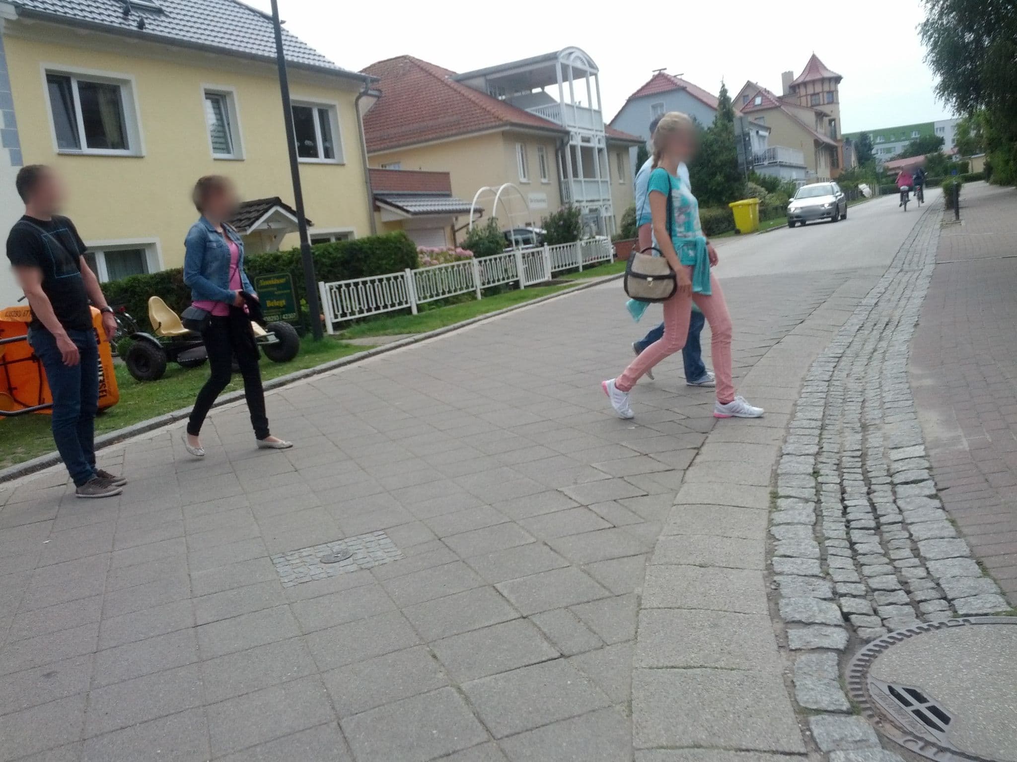 Street view near Ferienwohnungen Tannenhäuser, Ostseebad Kühlungsborn — © zoegglmeyr (CC BY-SA · Mapillary)