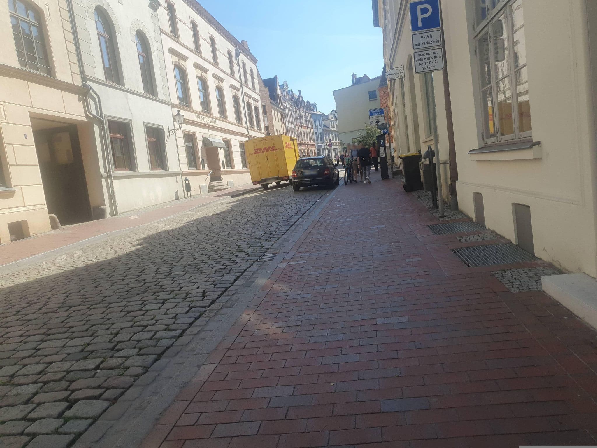 Street view near Fründts Hotel, Wismar — © bernd_niemann (CC BY-SA · Mapillary)