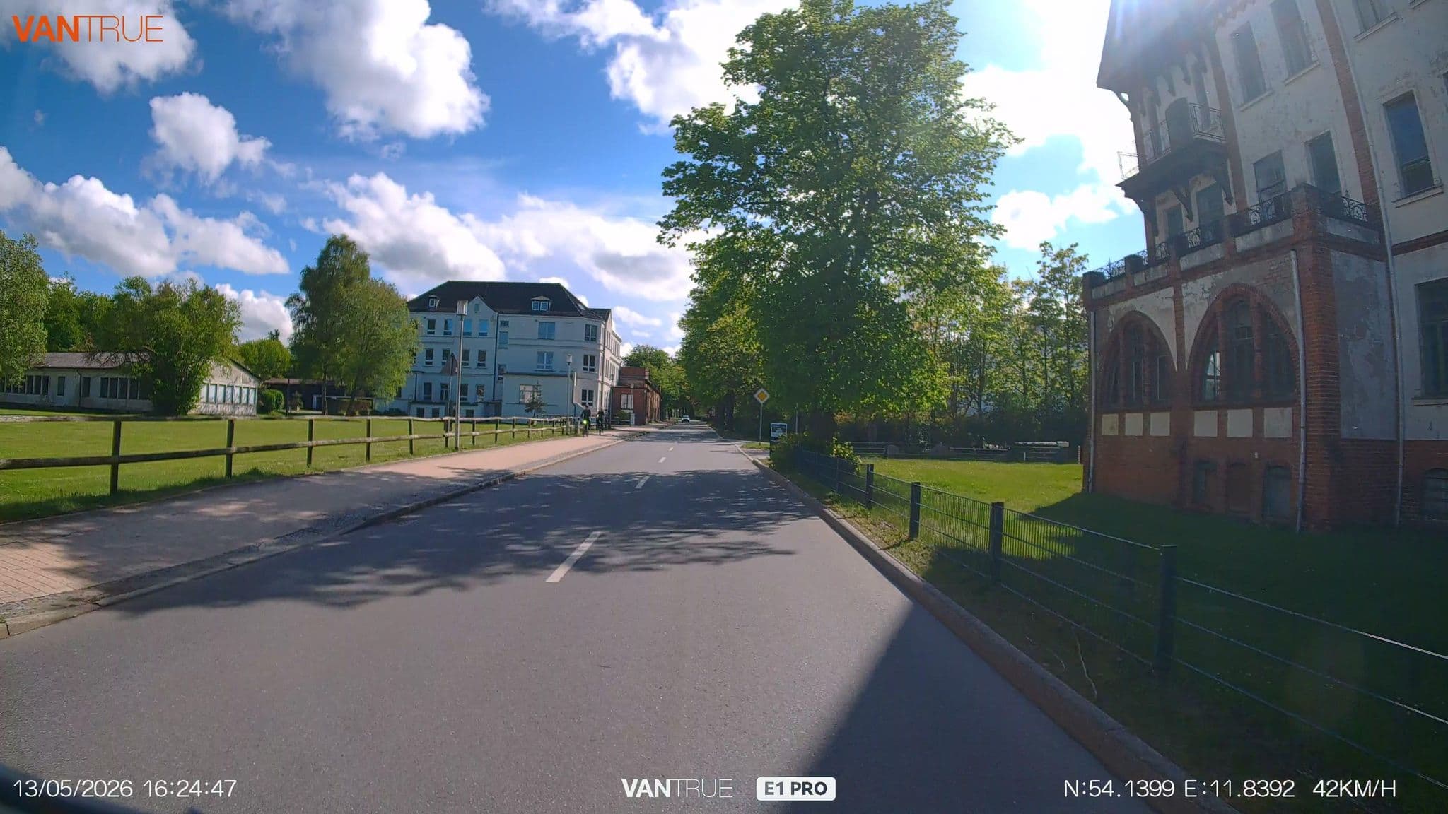 Street view near Ferienwohnung Atlantis in Heiligendamm an der Ostsee, Bad Doberan — © LordOslo (CC BY-SA · Mapillary)
