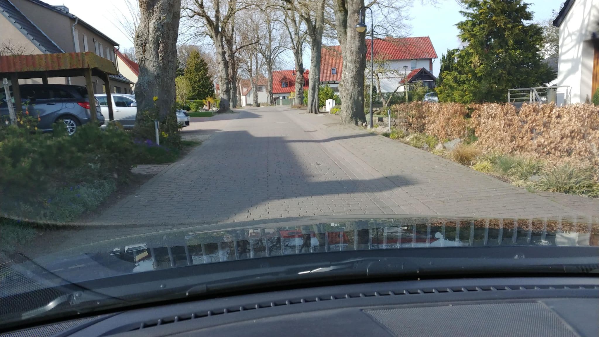 Street view near Manthei Gästehäuser und Pensionen, Dorf Mecklenburg — © deleted_user (CC BY-SA · Mapillary)