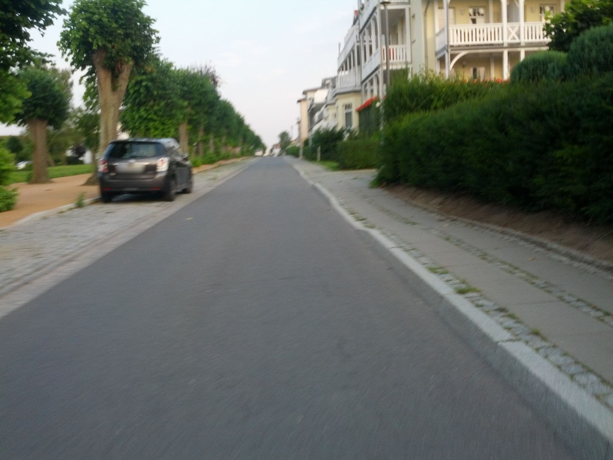 Street view near Auszeit am Lindenpark, Ostseebad Kühlungsborn — © zoegglmeyr (CC BY-SA · Mapillary)