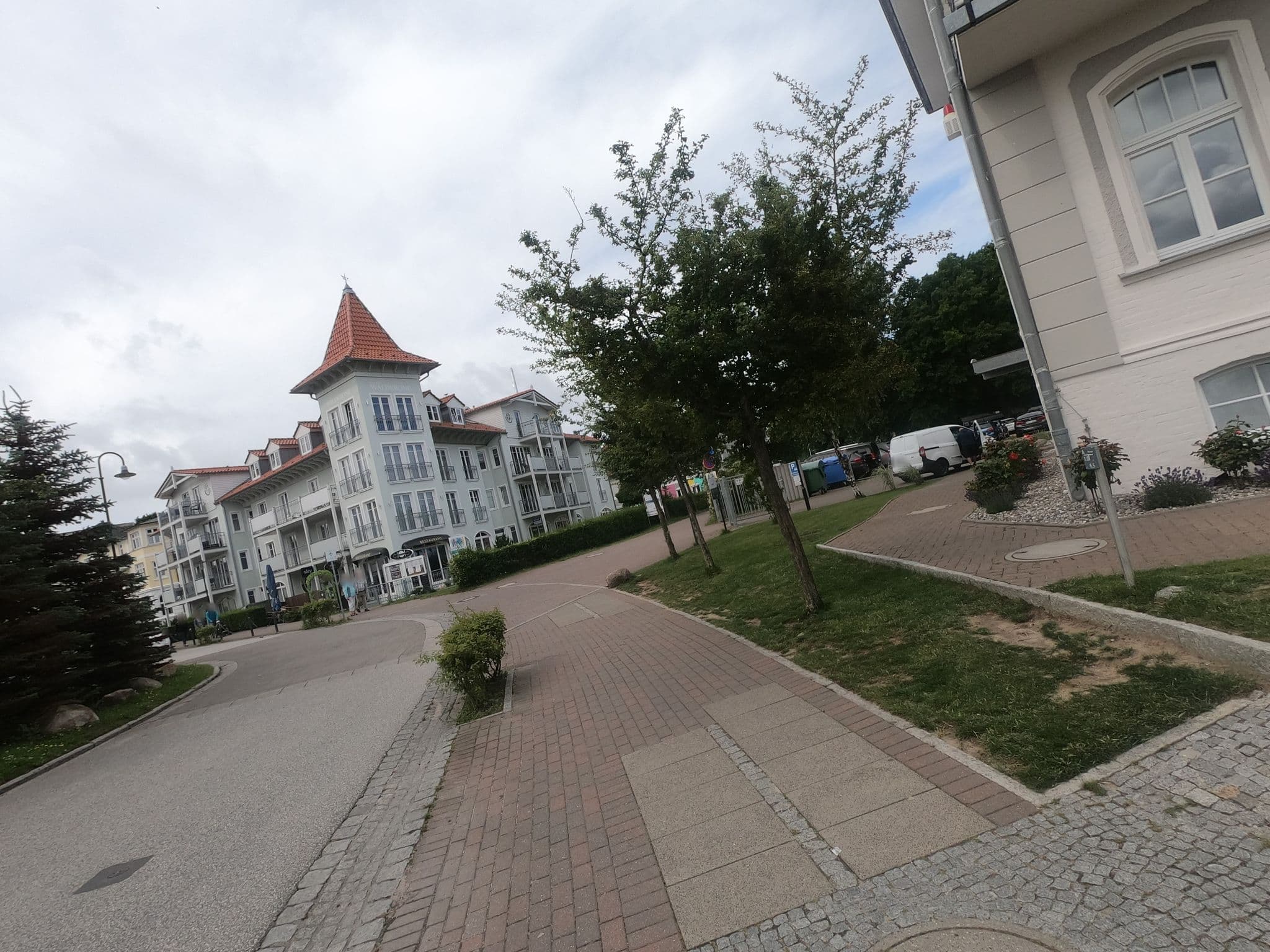 Street view near Meergut Hotels, Ostseebad Kühlungsborn — © carlheinz (CC BY-SA · Mapillary)