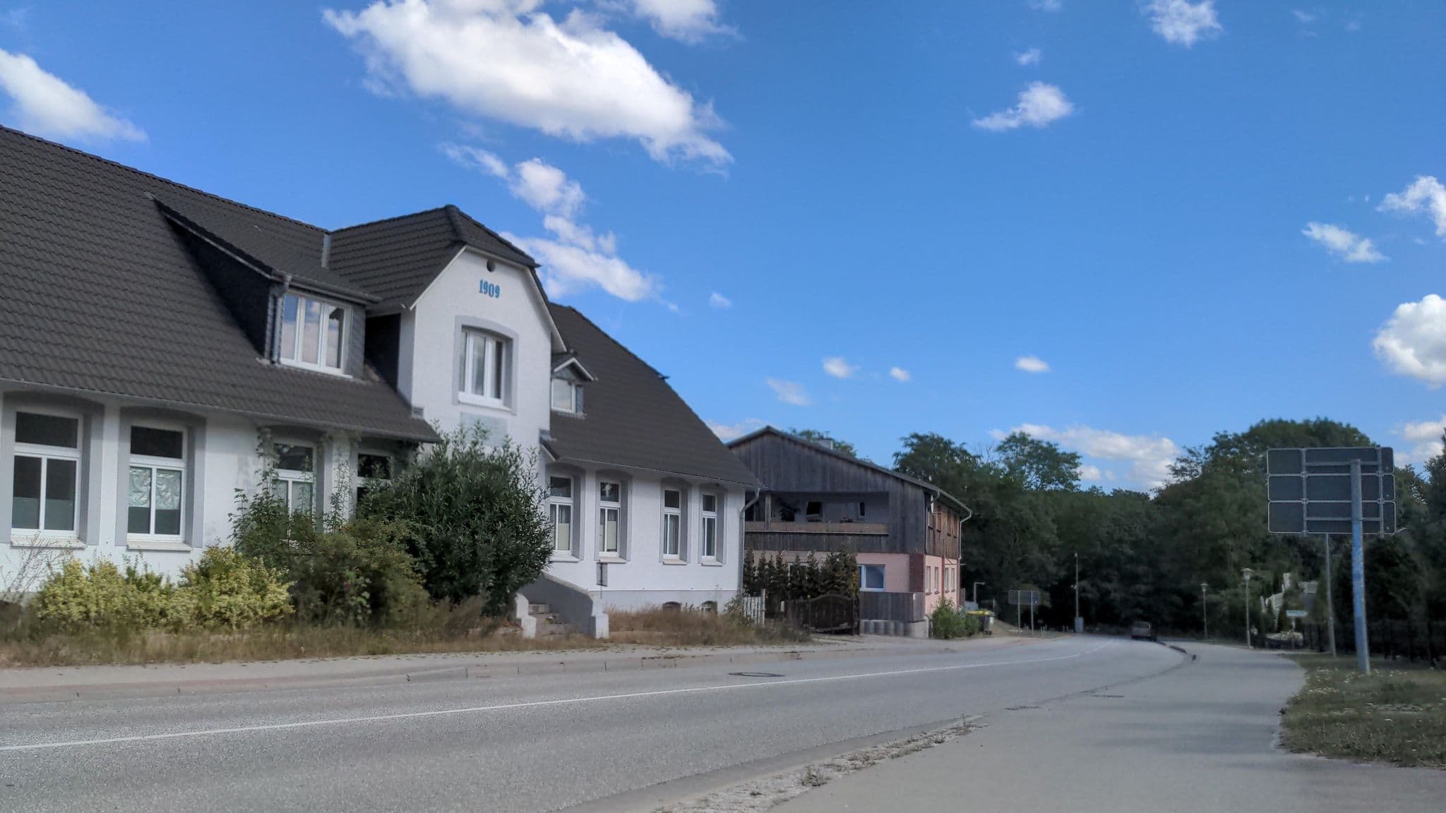 Street view near Gasthof und Pension "Klaus Störtebeker", Gramkow — © rasmustravemnd (CC BY-SA · Mapillary)