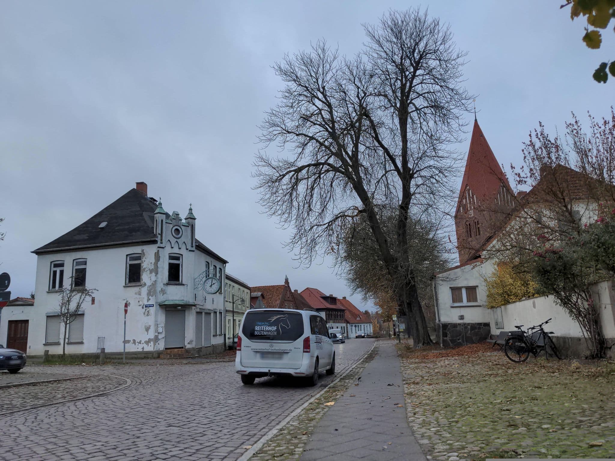 Street view near Landhaus Sophienhof, Klütz — © rasmustravemnd (CC BY-SA · Mapillary)