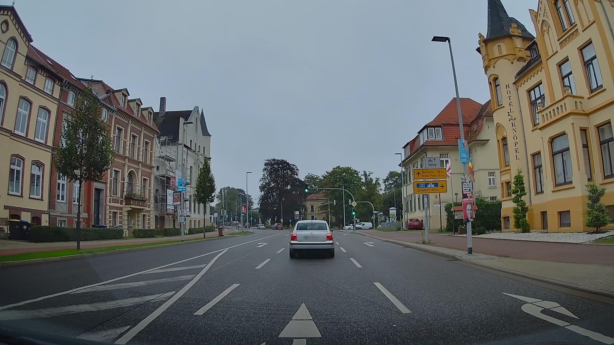 Street view near Altstadt-Pension Inh. Wolfgang Knöpel, Wismar — © hendel (CC BY-SA · Mapillary)