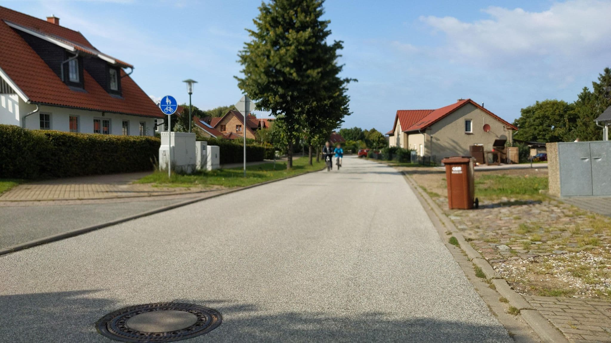 Street view near Schmidt's Pension & Dorfladen, Kalkhorst — © rasmustravemnd (CC BY-SA · Mapillary)