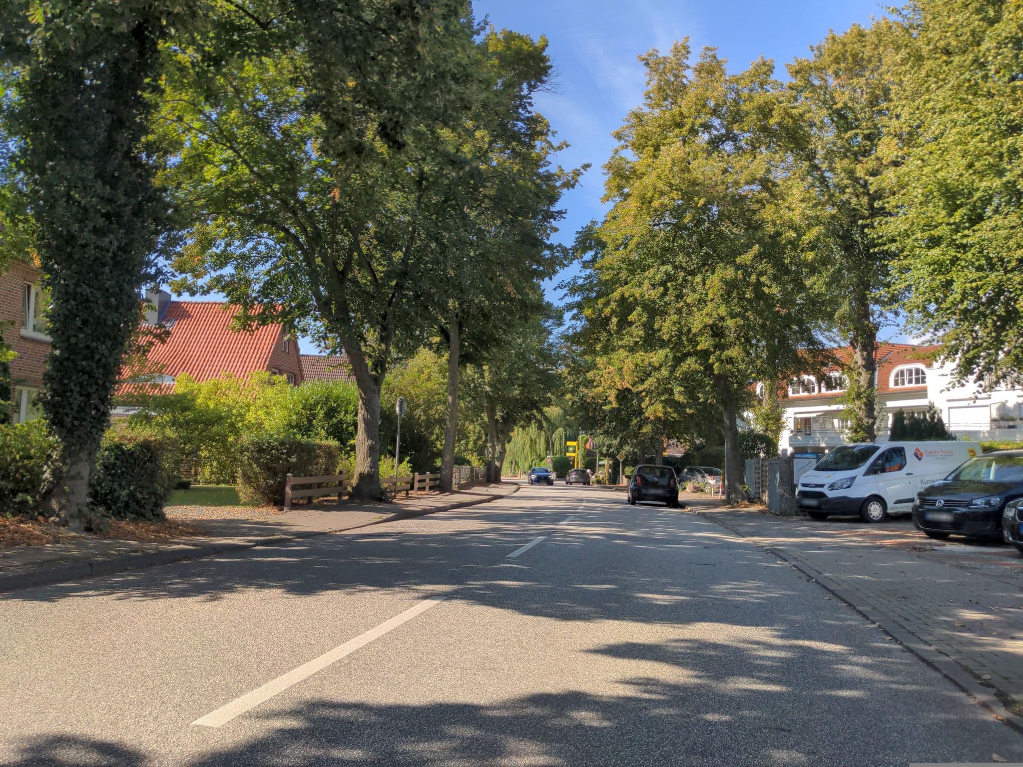 Street view near Hotel Hoheluft, Oldenburg in Holstein — © rasmustravemnd (CC BY-SA · Mapillary)