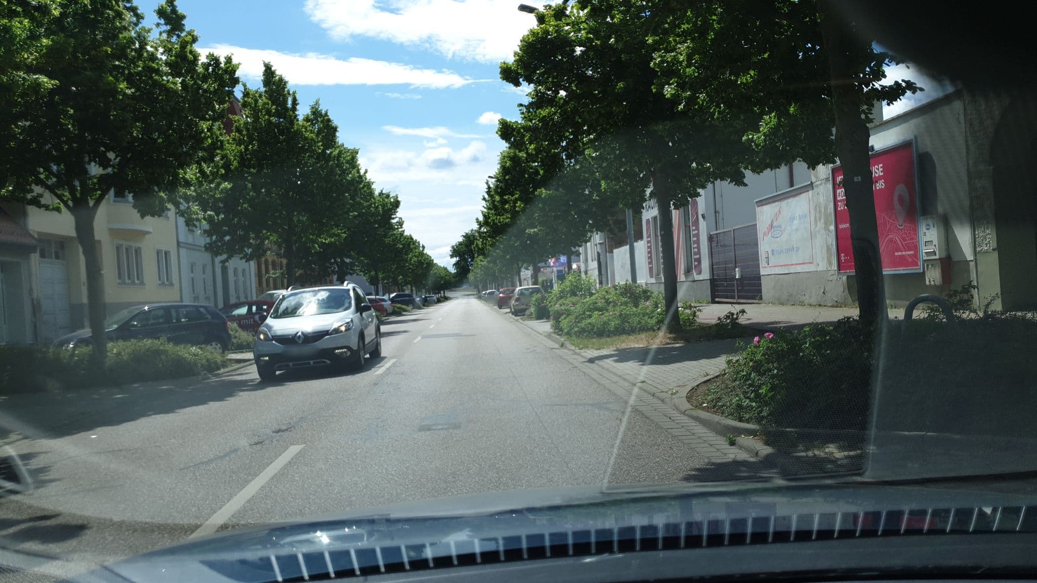 Street view near Kunick Adolfine, Kunick Friedrich Getränkehandel & Pension, Dessau — © tomatsn (CC BY-SA · Mapillary)
