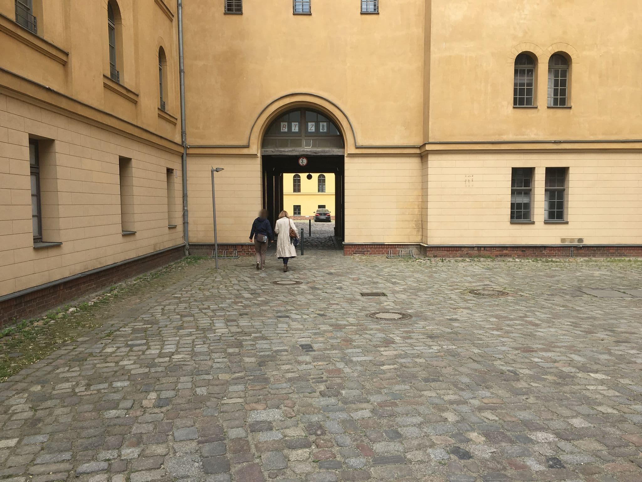 Street view near Vienna House By Wyndham, Potsdam — © chris2342 (CC BY-SA · Mapillary)