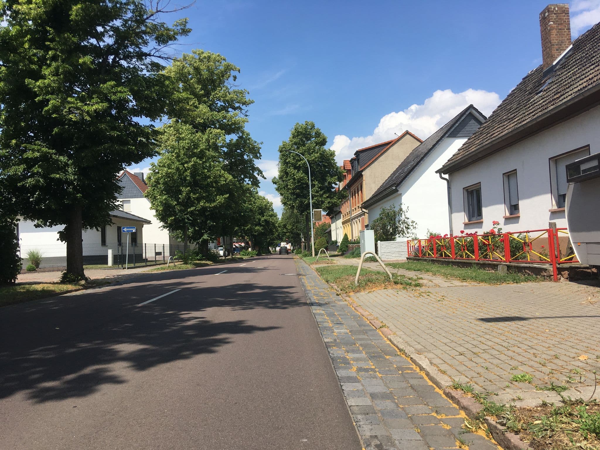 Street view near pension am kaufland, Köthen — © eserte (CC BY-SA · Mapillary)
